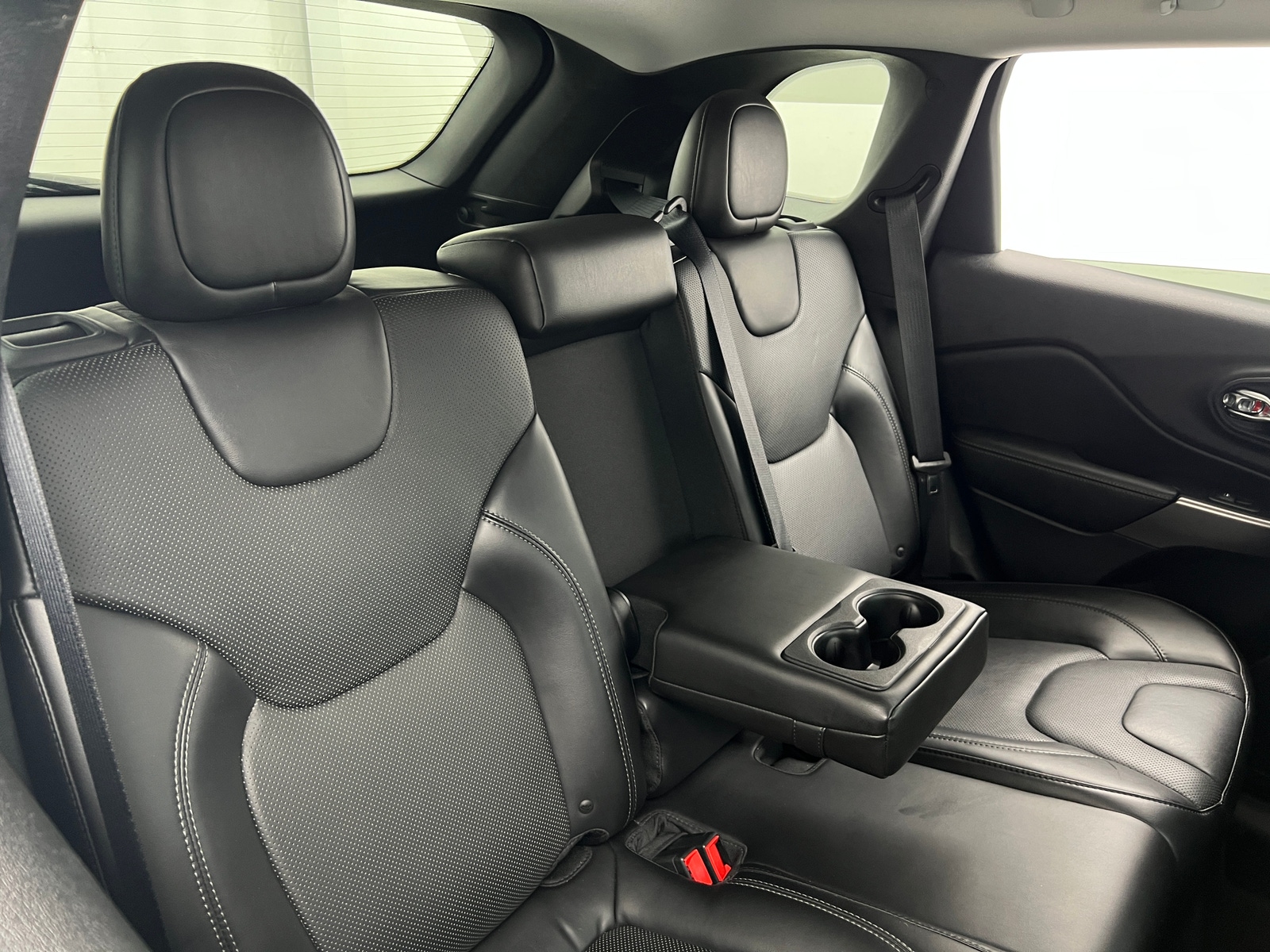 Thumbnail: 2019 Jeep Cherokee - 5
