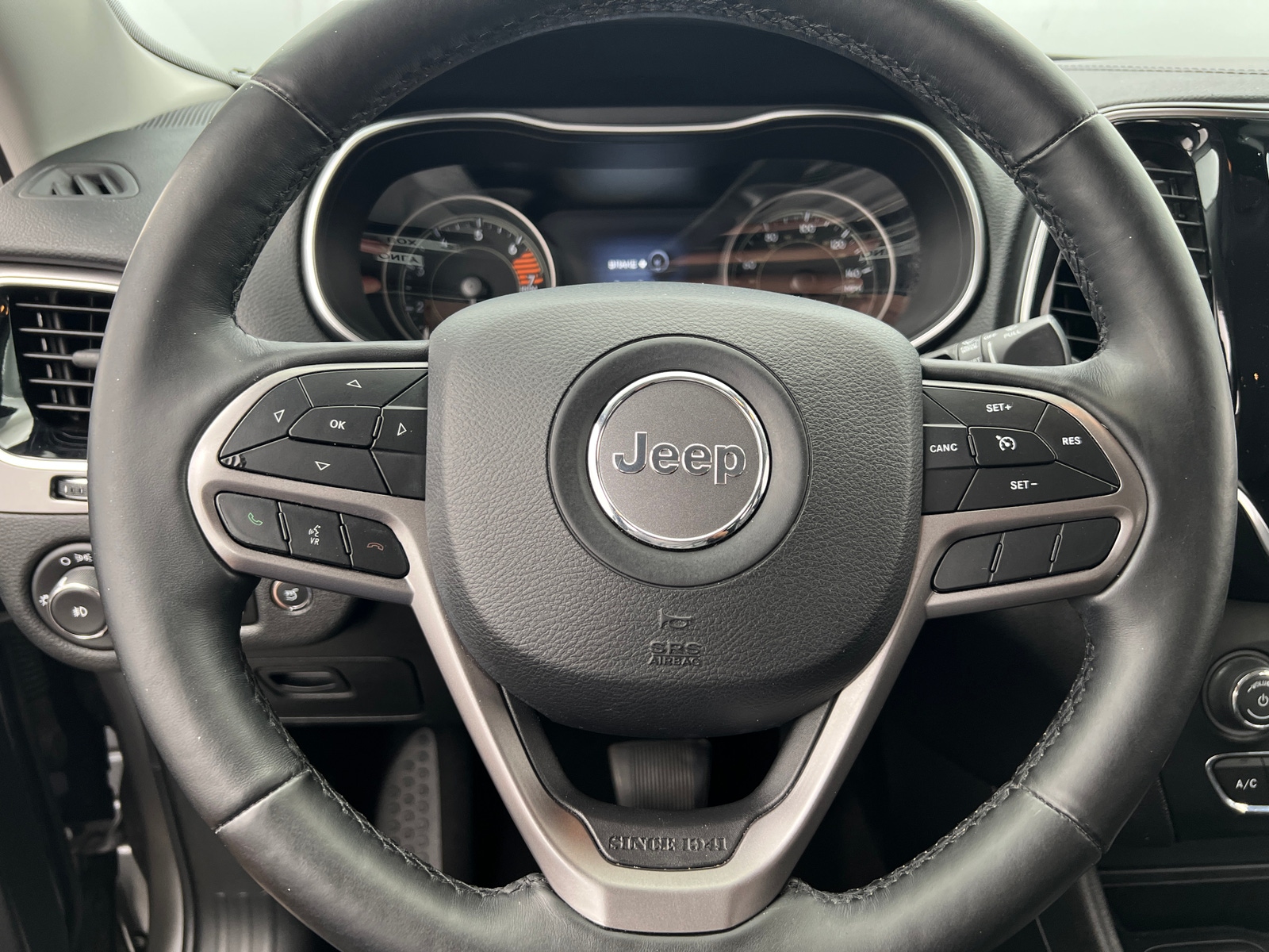 Thumbnail: 2019 Jeep Cherokee - 4