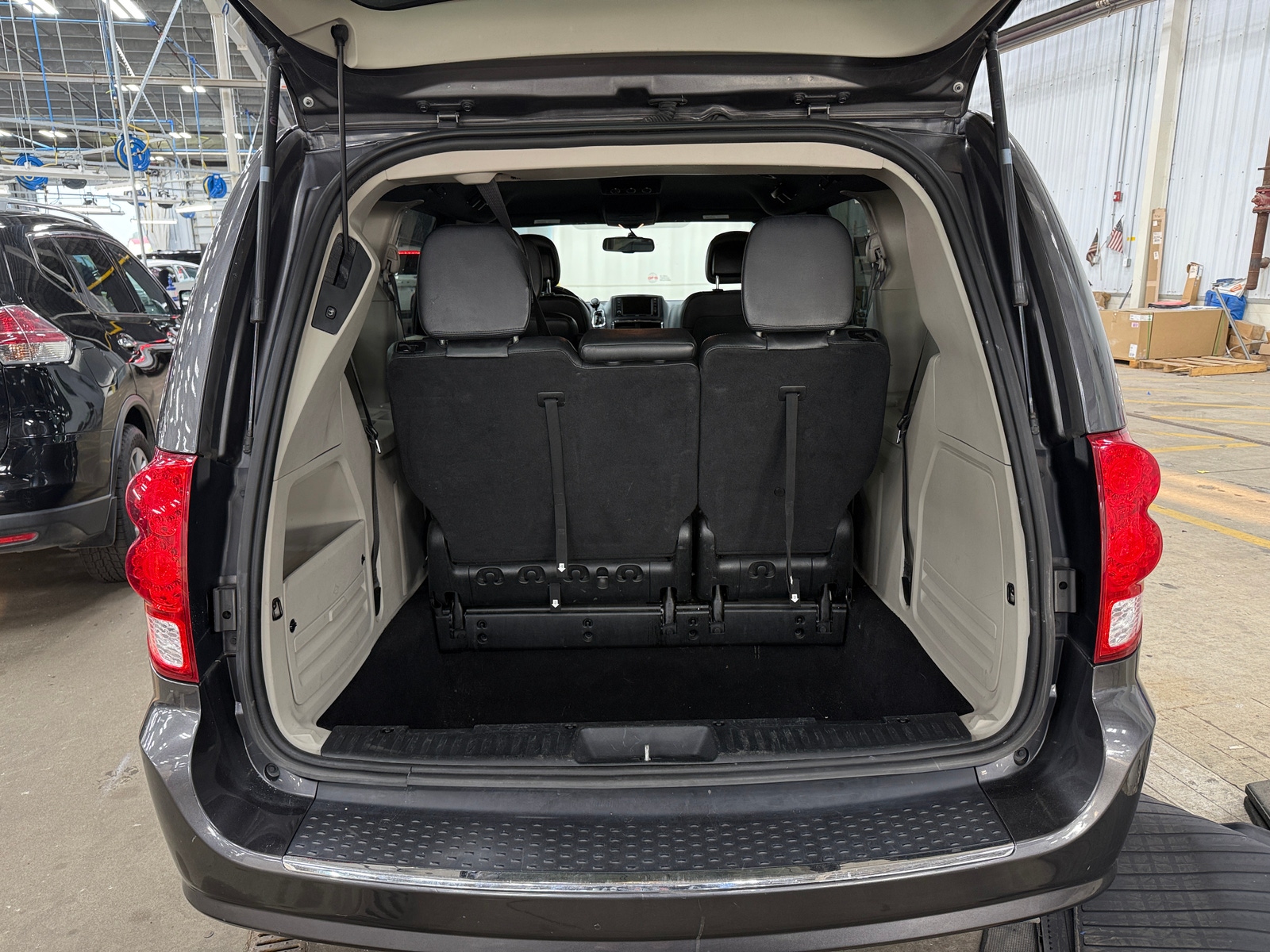 Thumbnail: 2017 Dodge Grand Caravan - 6