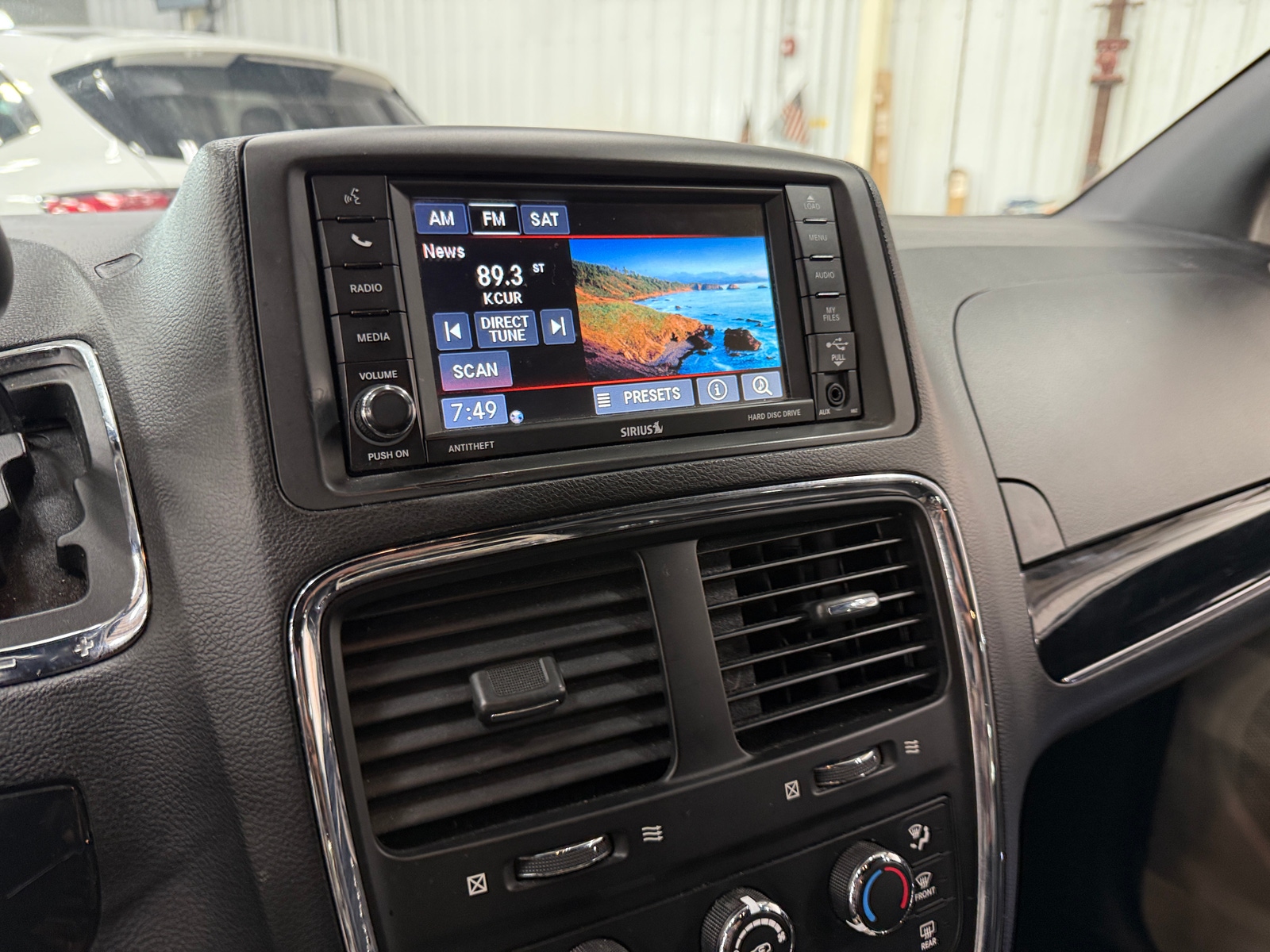 Thumbnail: 2017 Dodge Grand Caravan - 3