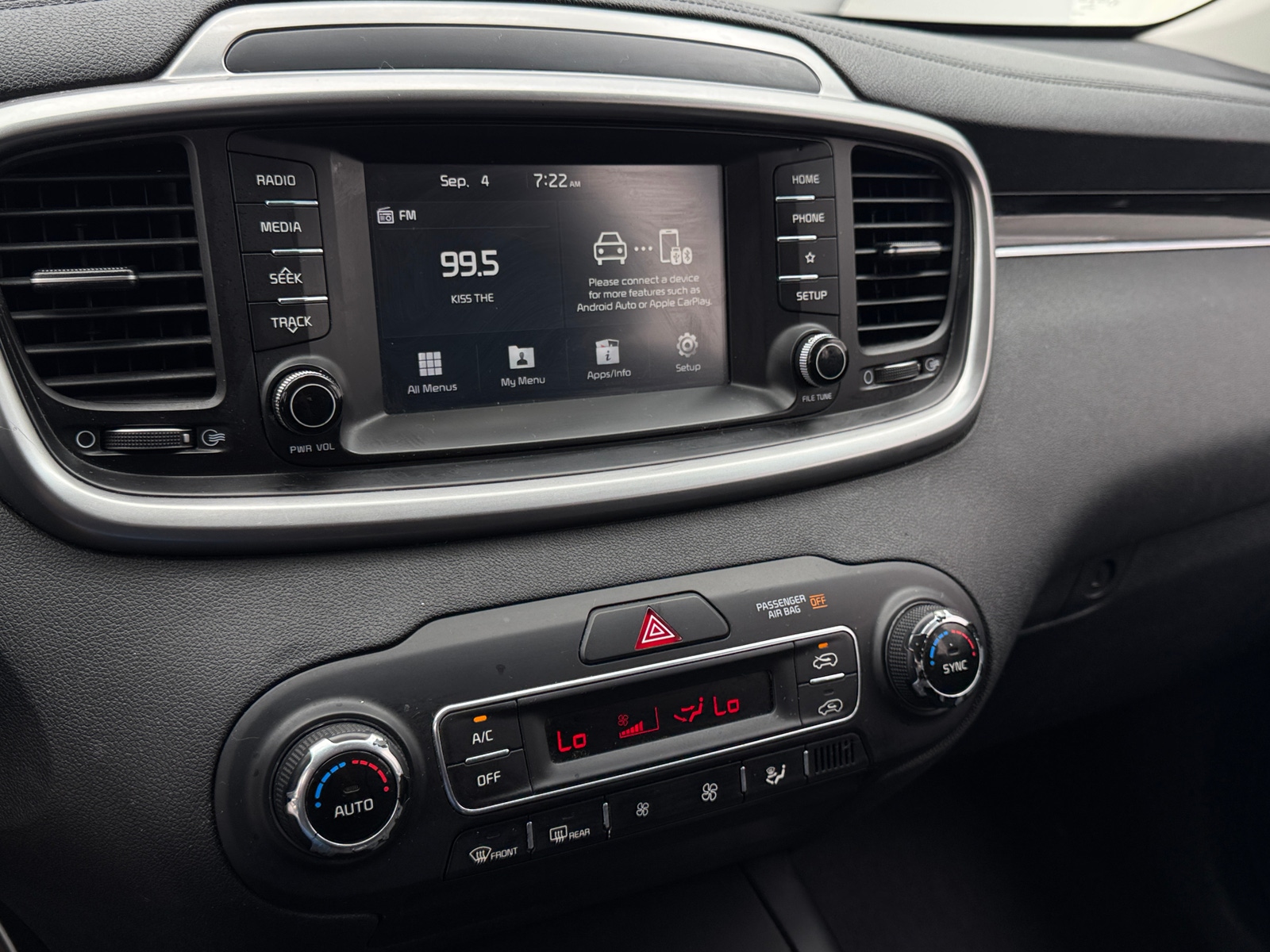 Thumbnail: 2019 Kia Sorento - 4