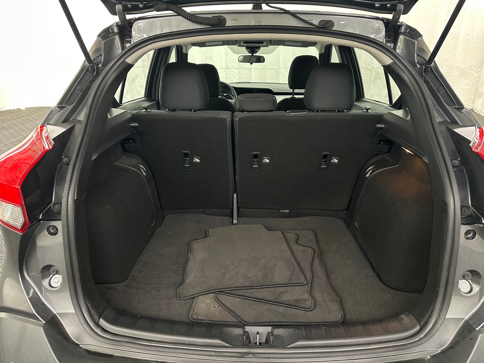 Thumbnail: 2020 Nissan Kicks - 7