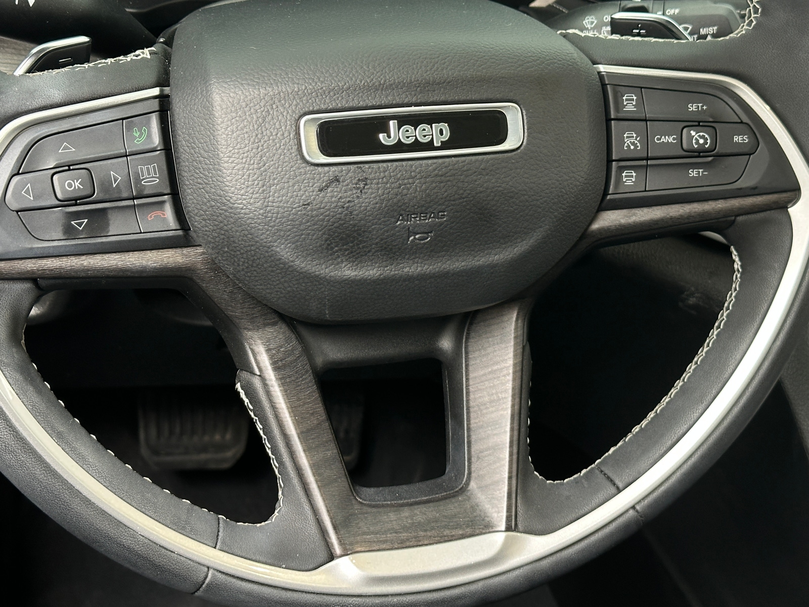 Thumbnail: 2023 Jeep Grand Cherokee - 4
