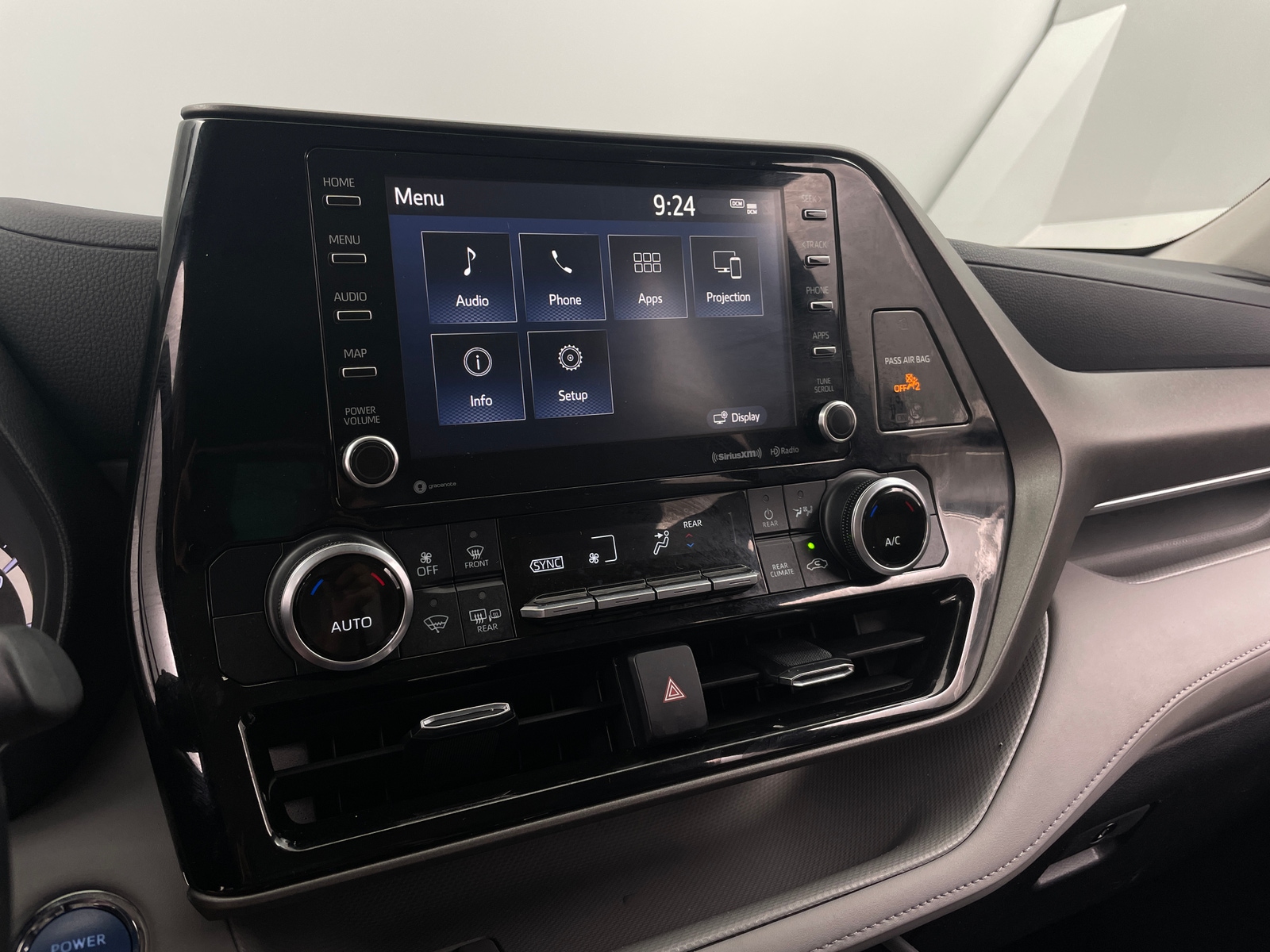 Thumbnail: 2022 Toyota Highlander - 4