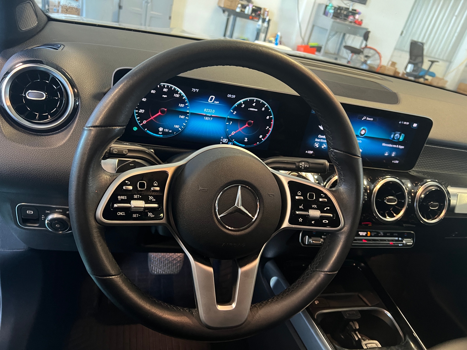 Thumbnail: 2020 Mercedes-Benz GLB - 4