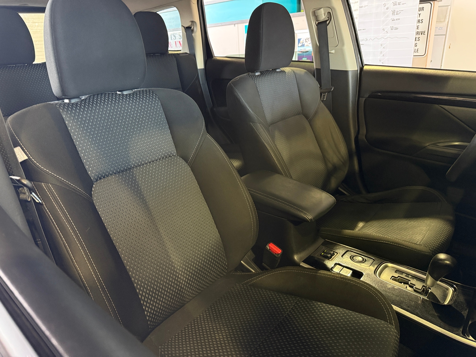 Thumbnail: 2020 Mitsubishi Outlander - 2
