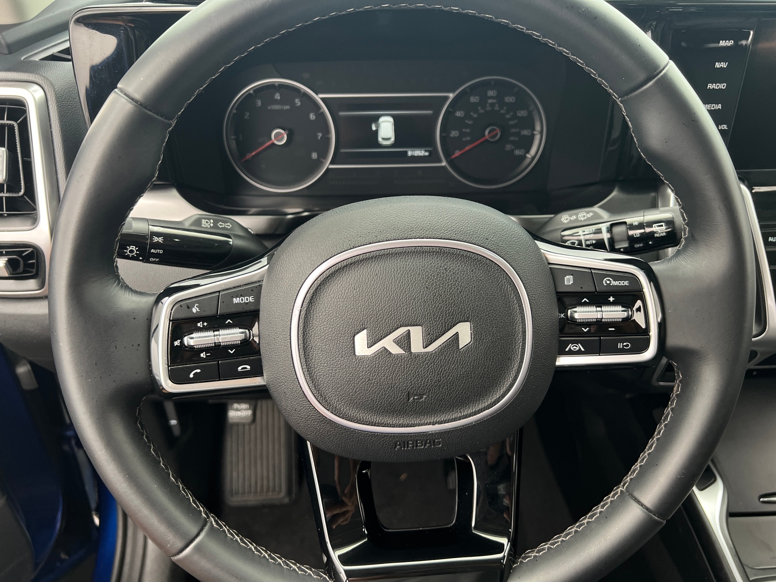 Thumbnail: 2023 Kia Sorento - 4