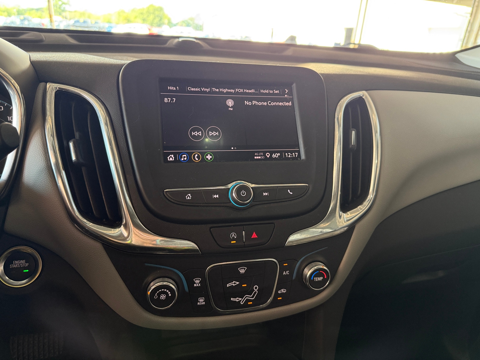 Thumbnail: 2022 Chevrolet Equinox - 4