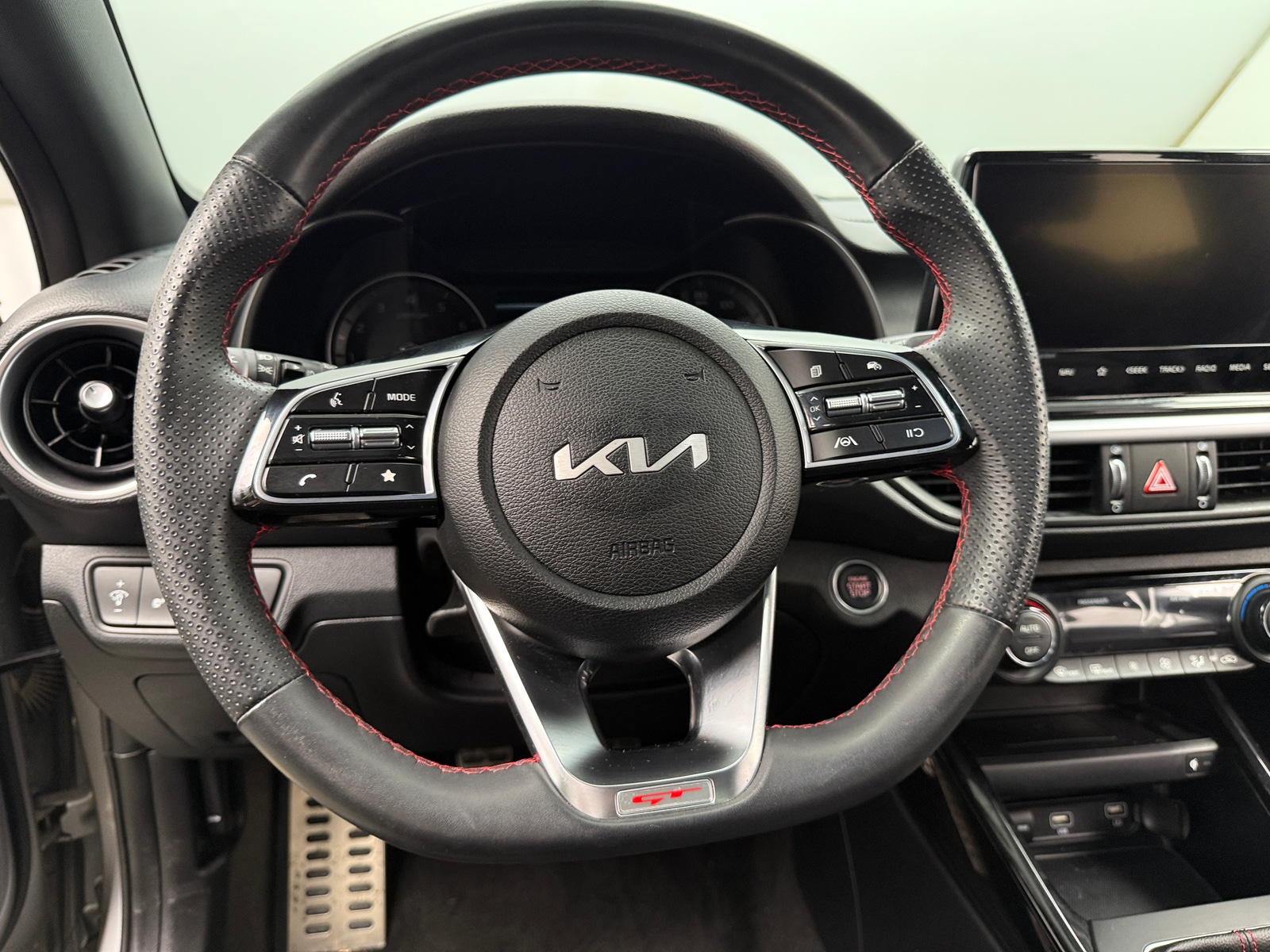 Thumbnail: 2023 Kia Forte - 4