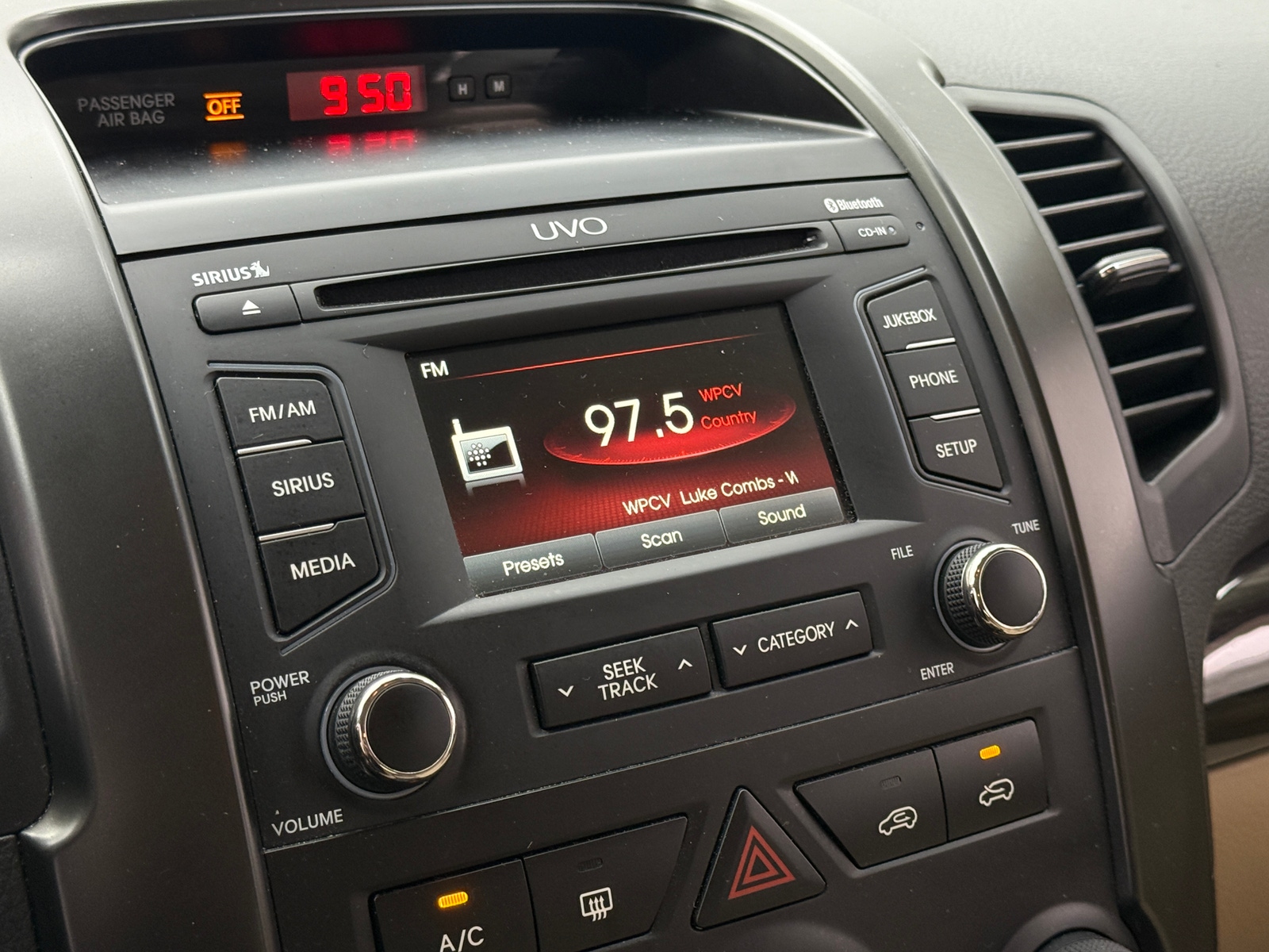 Thumbnail: 2013 Kia Sorento - 4