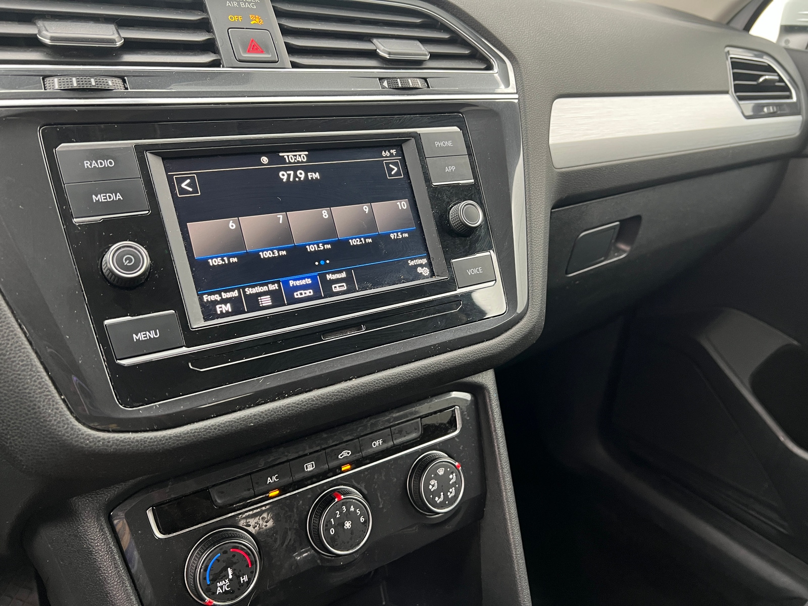 Thumbnail: 2021 Volkswagen Tiguan - 4