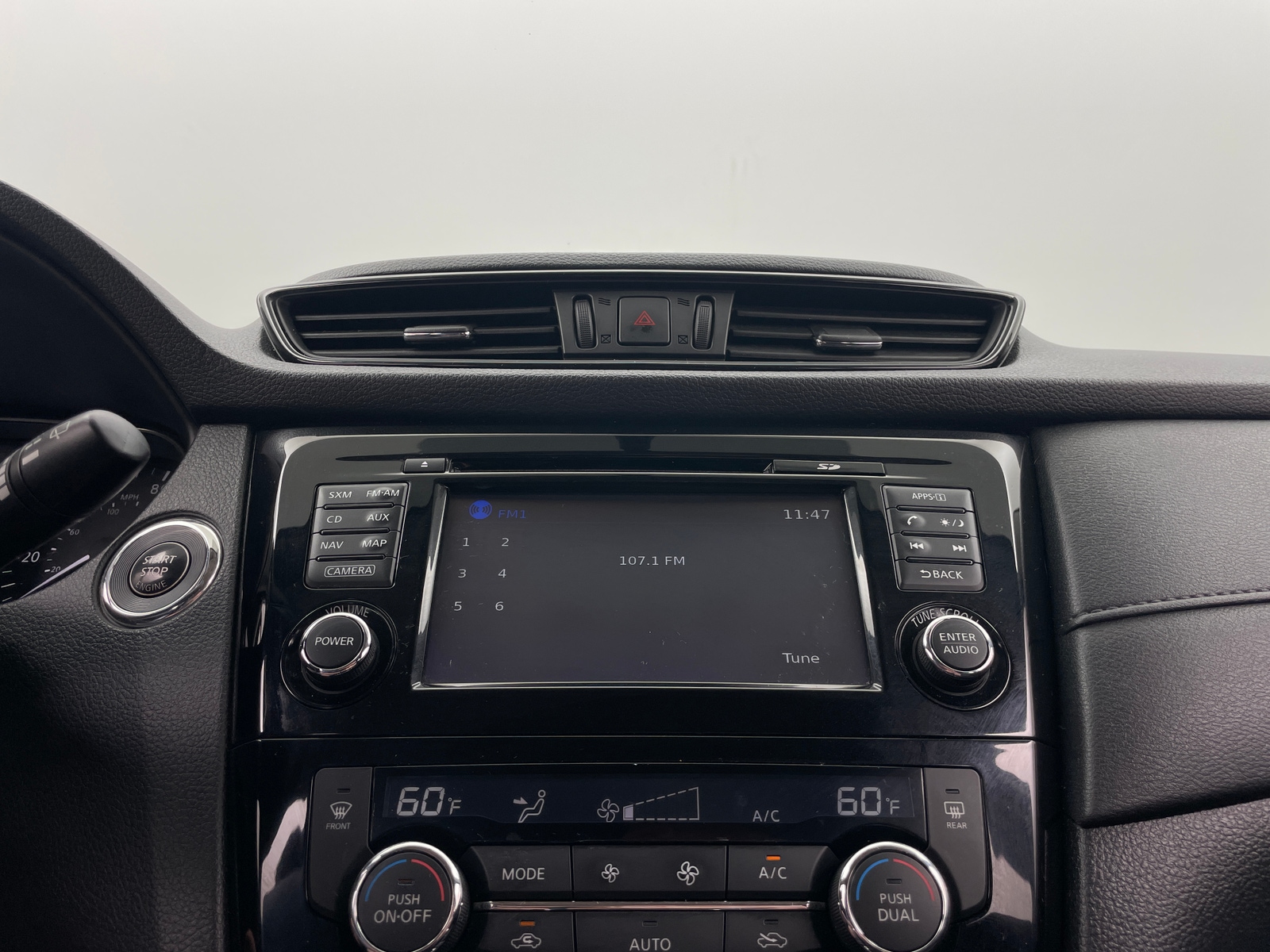 Thumbnail: 2017 Nissan Rogue - 4