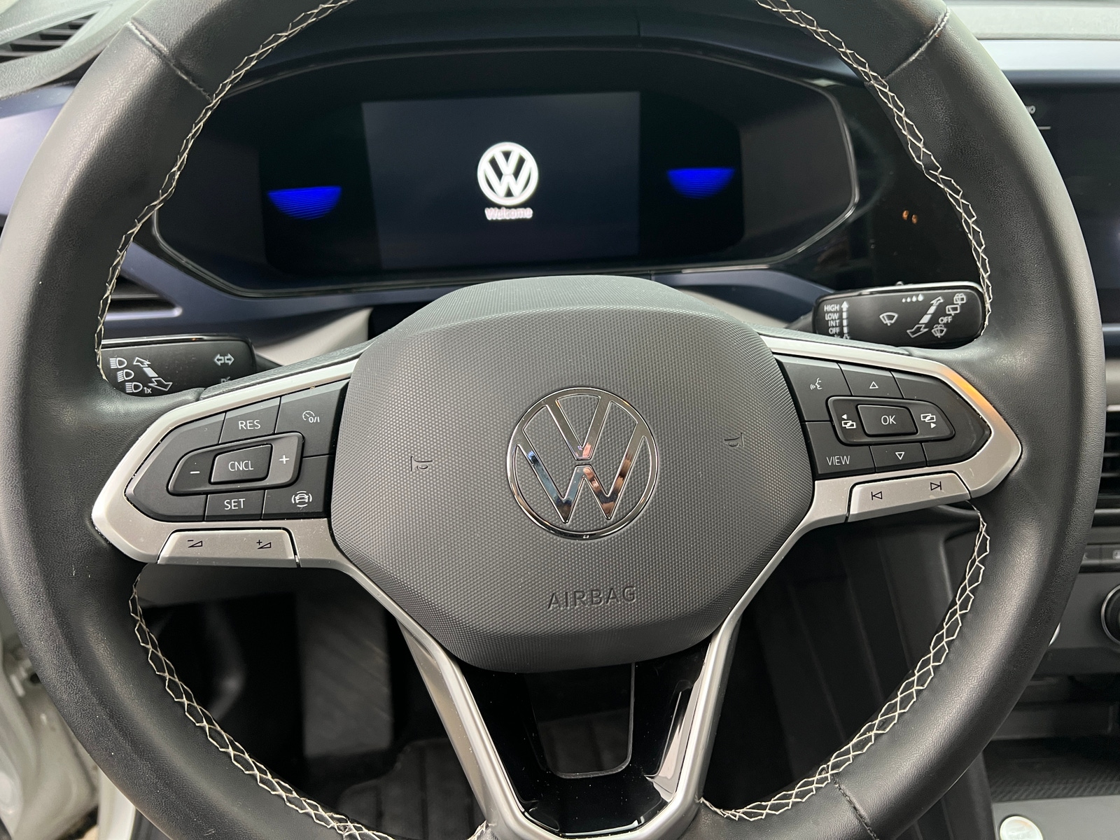 Thumbnail: 2022 Volkswagen Taos - 4