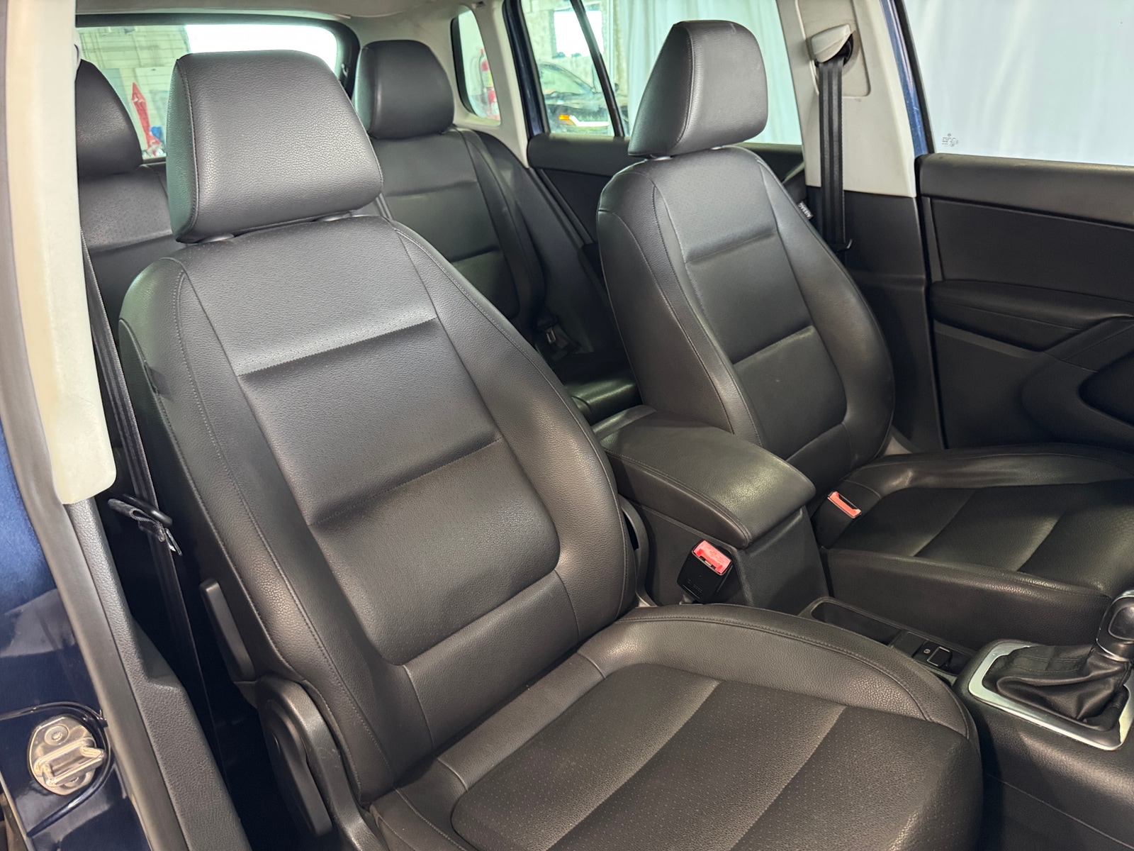 Thumbnail: 2012 Volkswagen Tiguan - 2