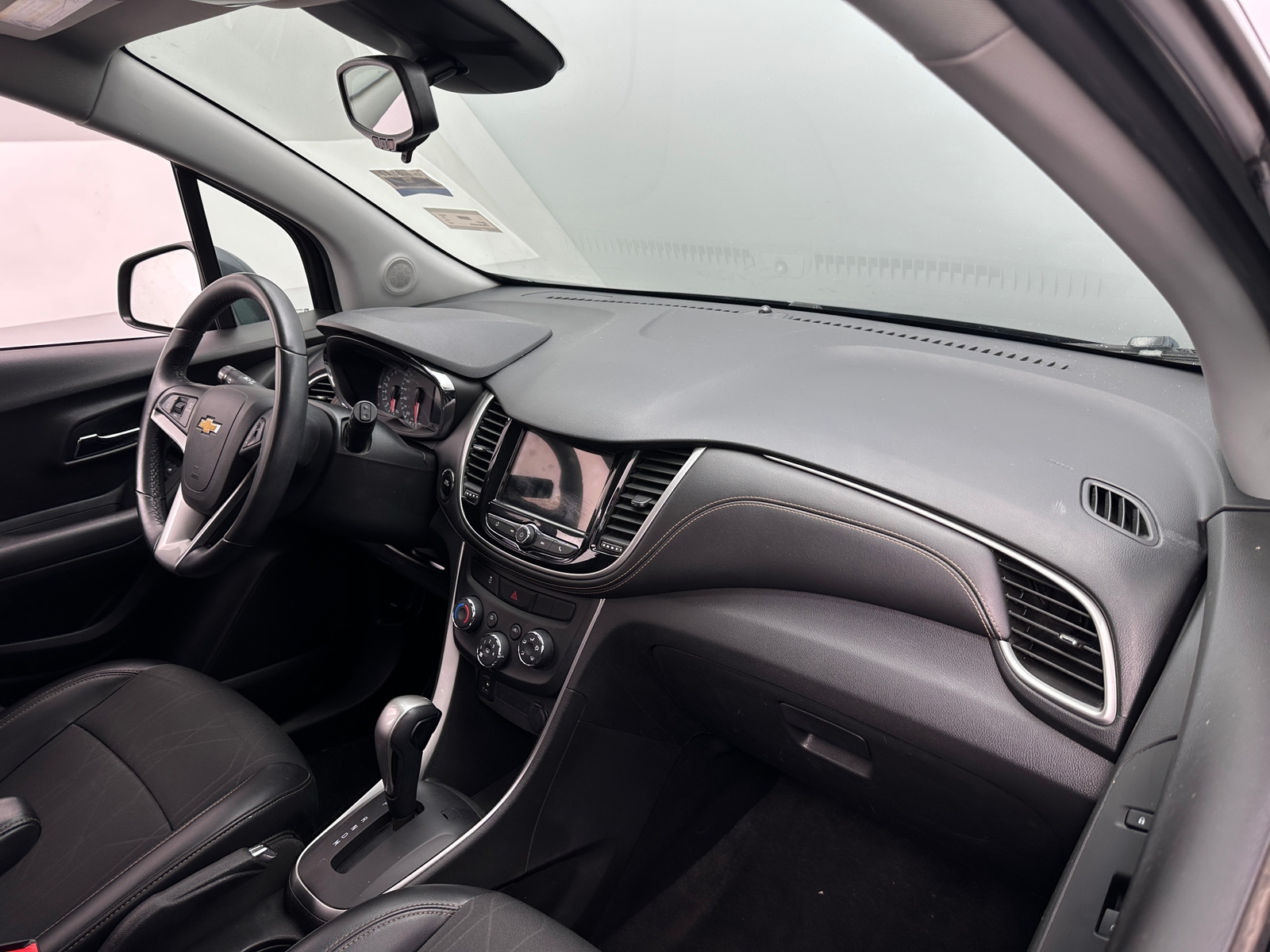 Thumbnail: 2018 Chevrolet Trax - 3