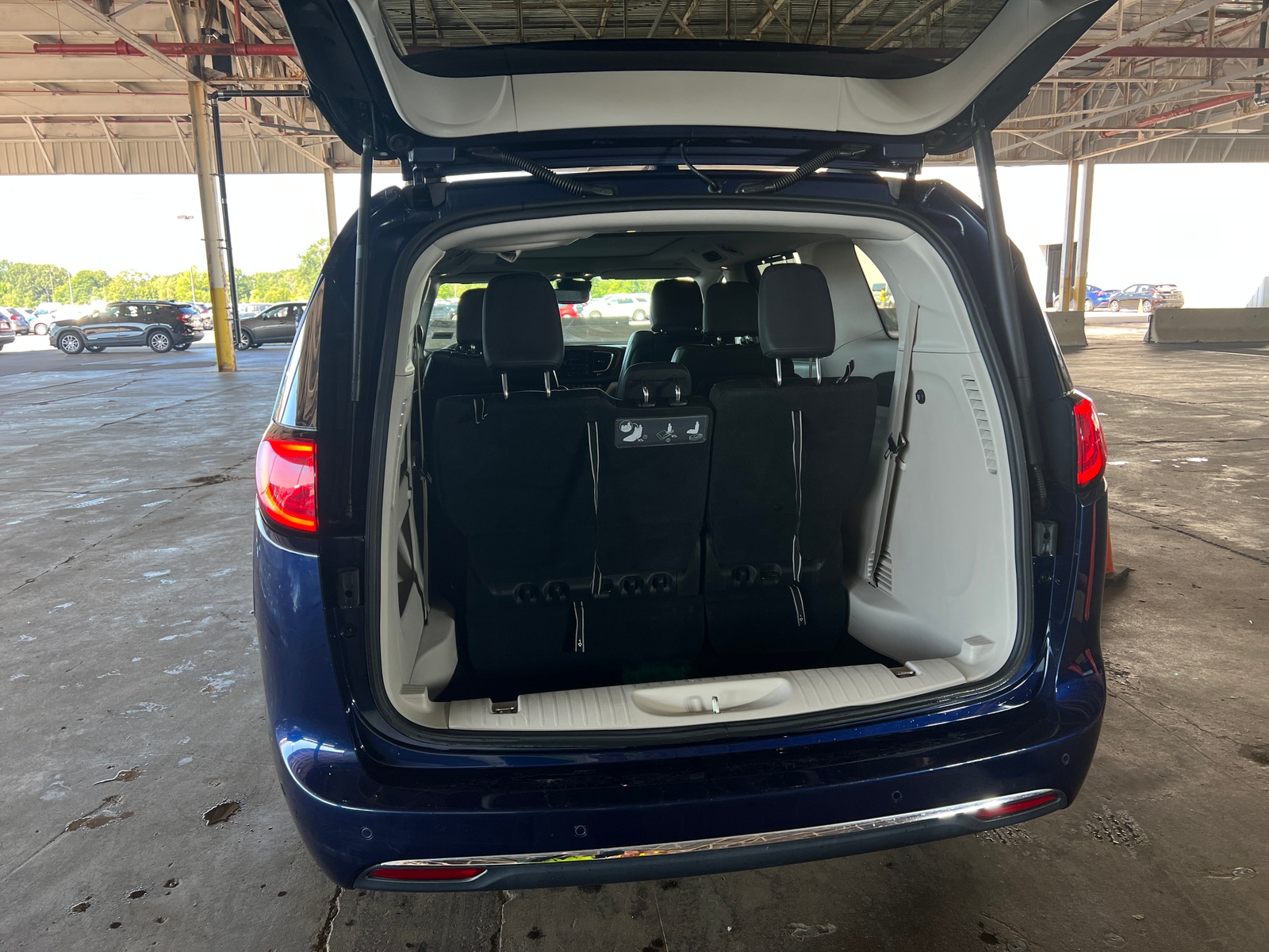 Thumbnail: 2019 Chrysler Pacifica - 6