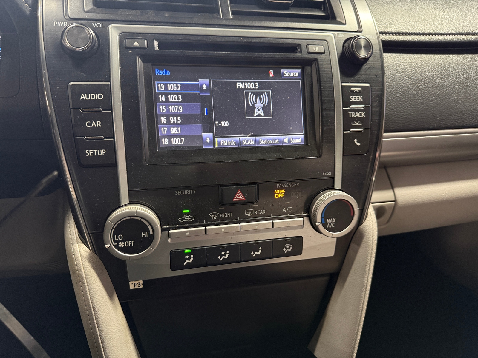 Thumbnail: 2014 Toyota Camry - 4
