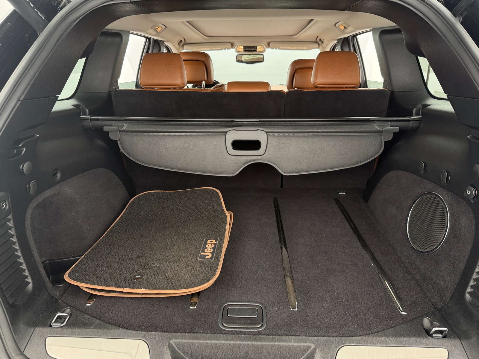Thumbnail: 2012 Jeep Grand Cherokee - 6