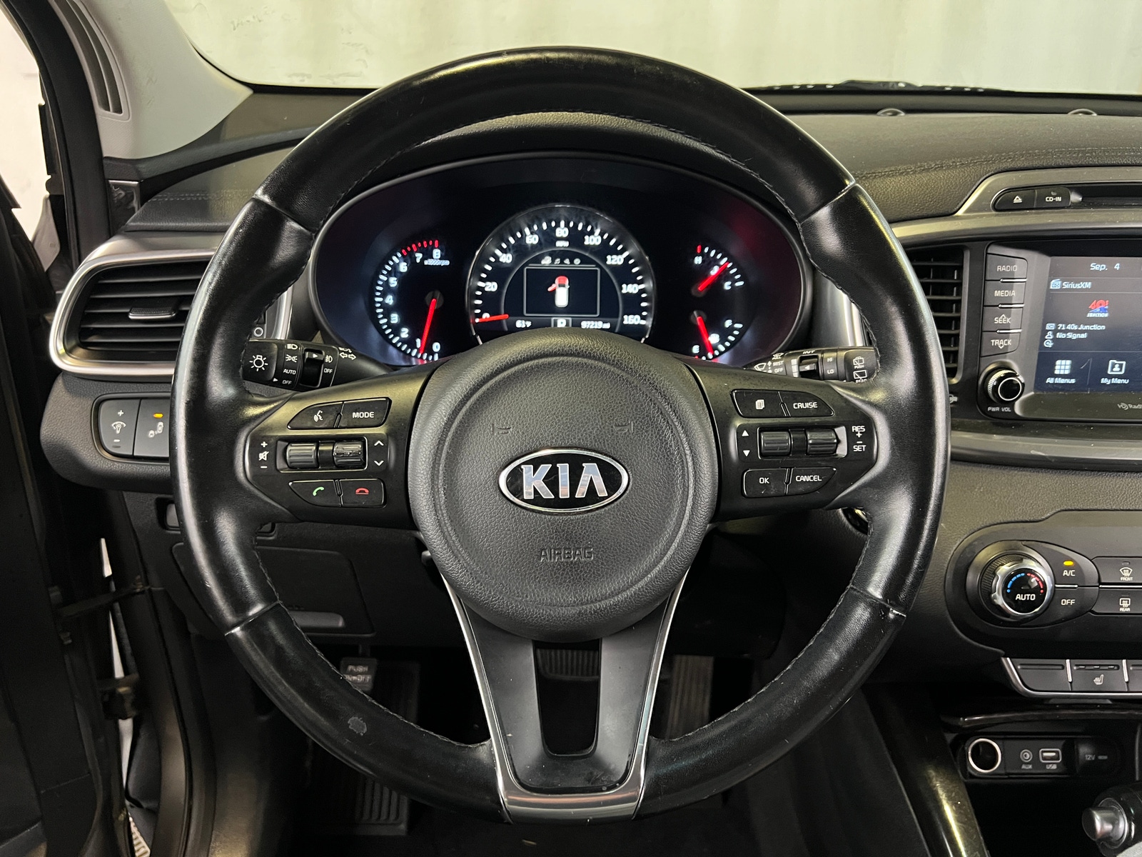 Thumbnail: 2017 Kia Sorento - 4