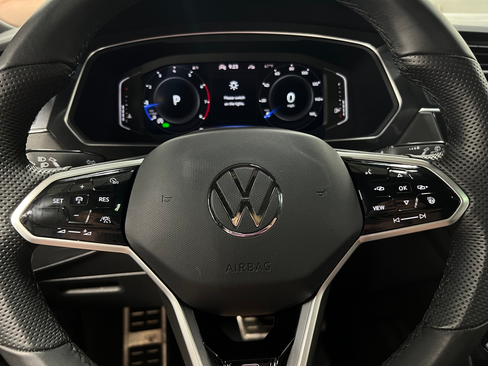Thumbnail: 2022 Volkswagen Tiguan - 4