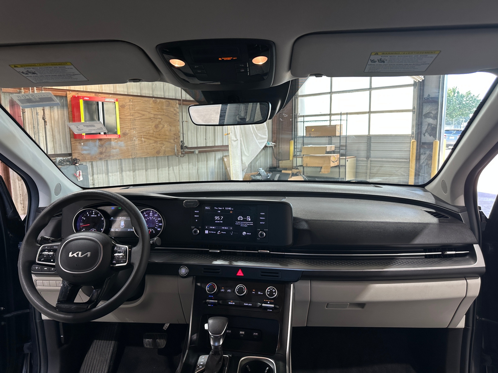Thumbnail: 2022 Kia Carnival - 3