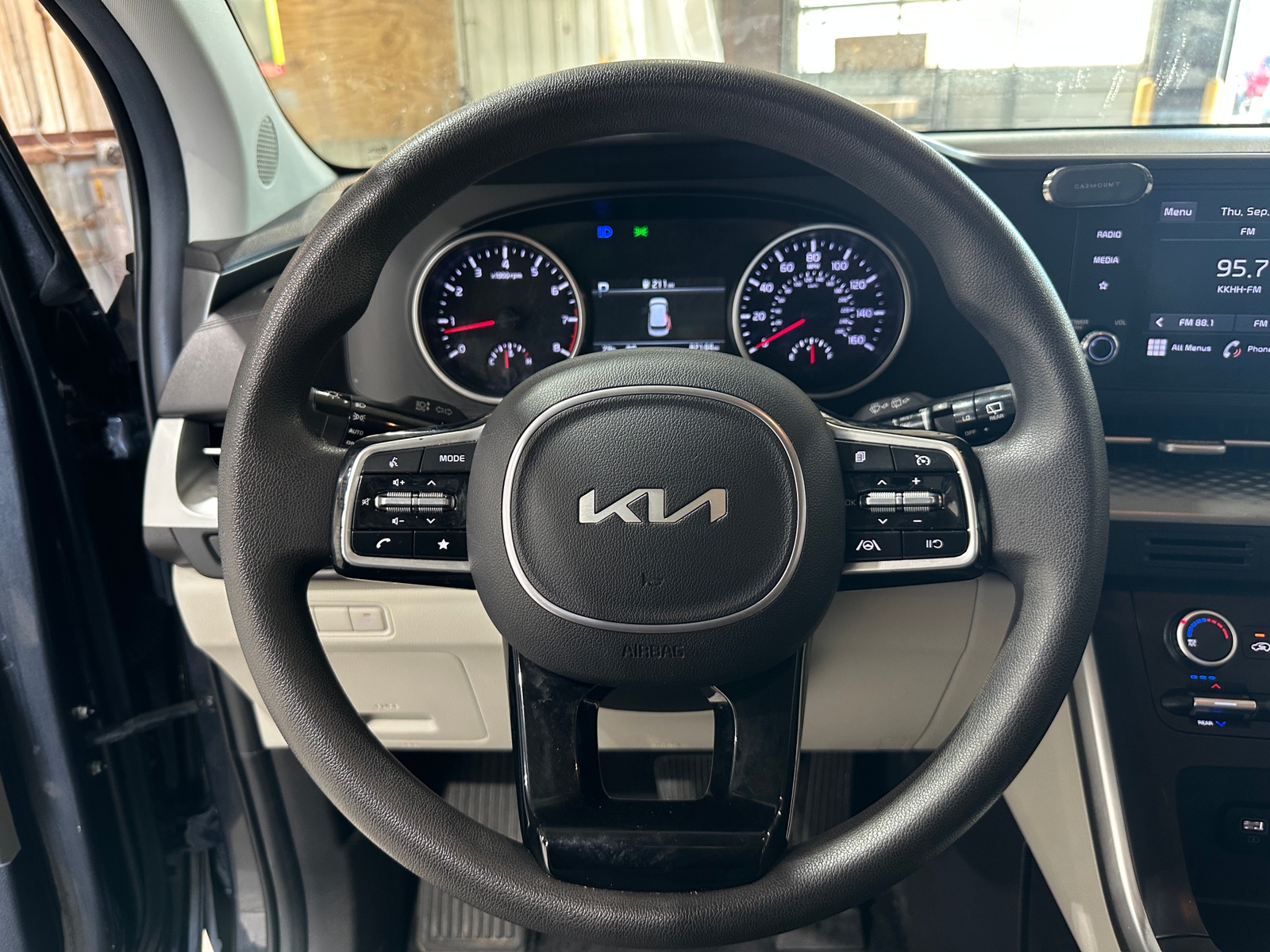 Thumbnail: 2022 Kia Carnival - 5