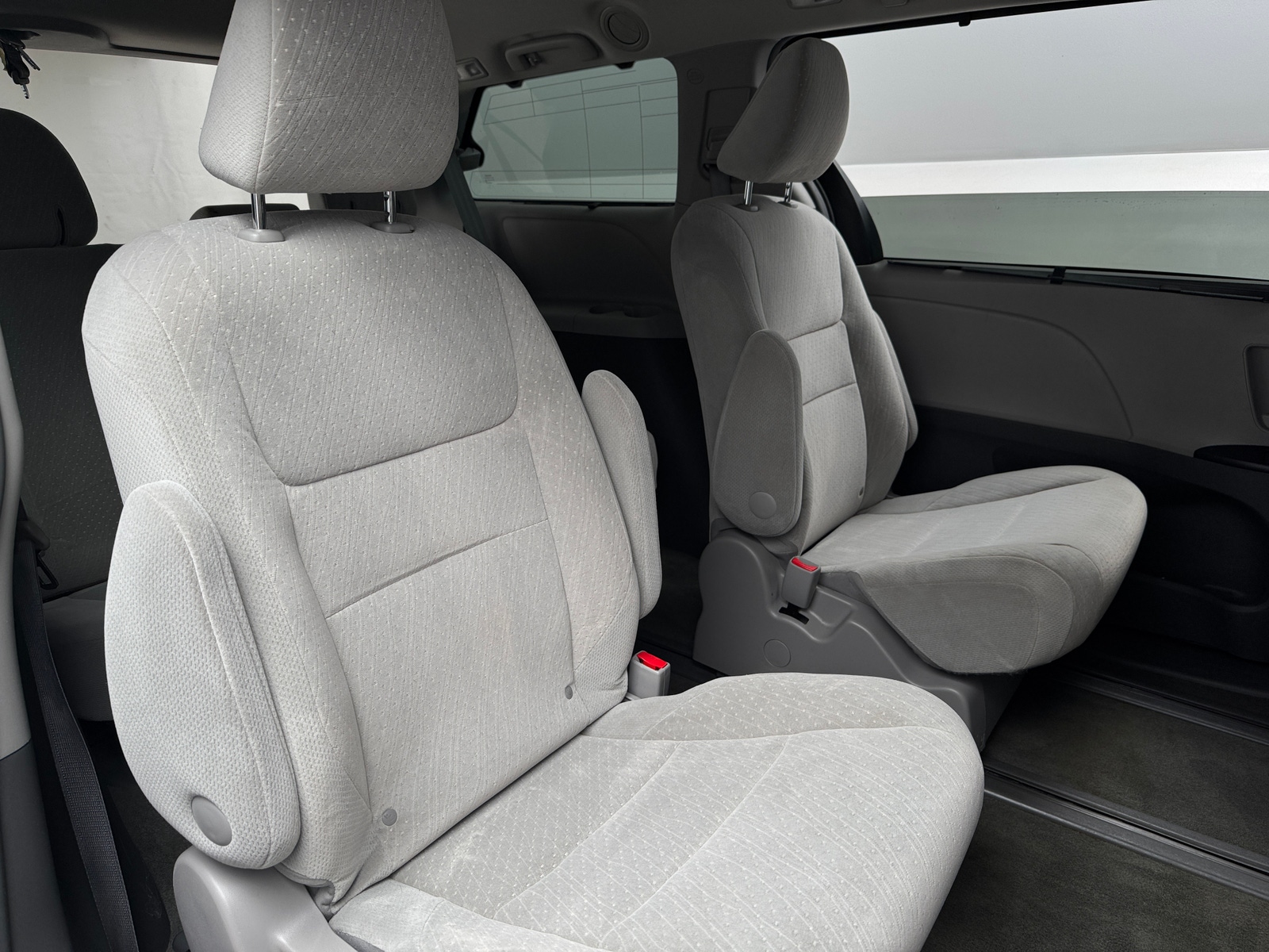 Thumbnail: 2016 Toyota Sienna - 6