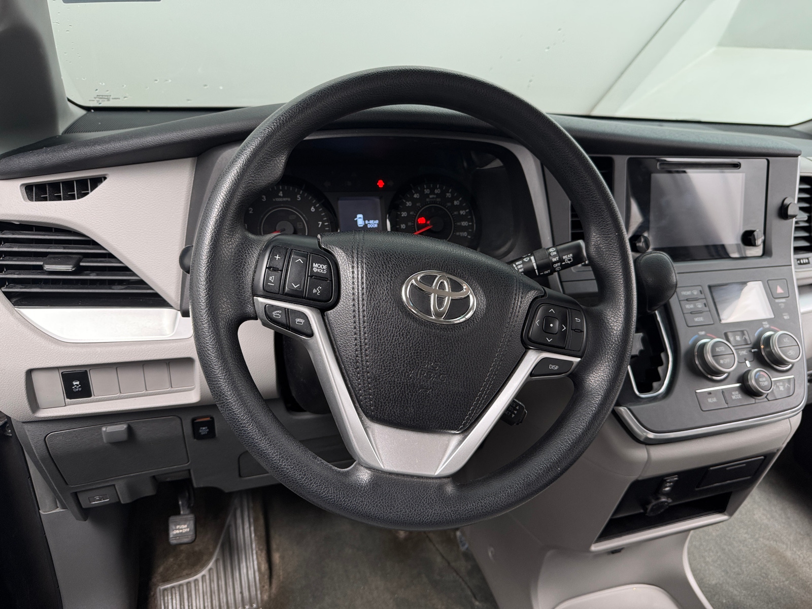 Thumbnail: 2016 Toyota Sienna - 5