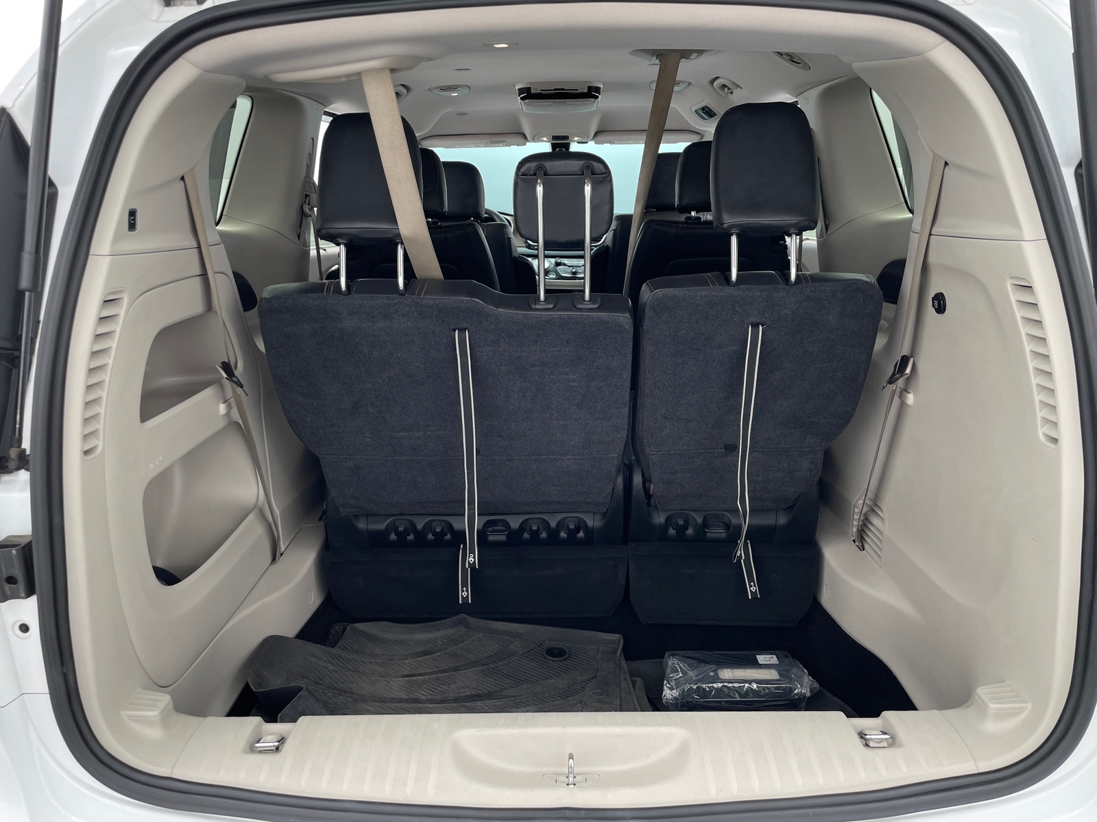 Thumbnail: 2017 Chrysler Pacifica - 7