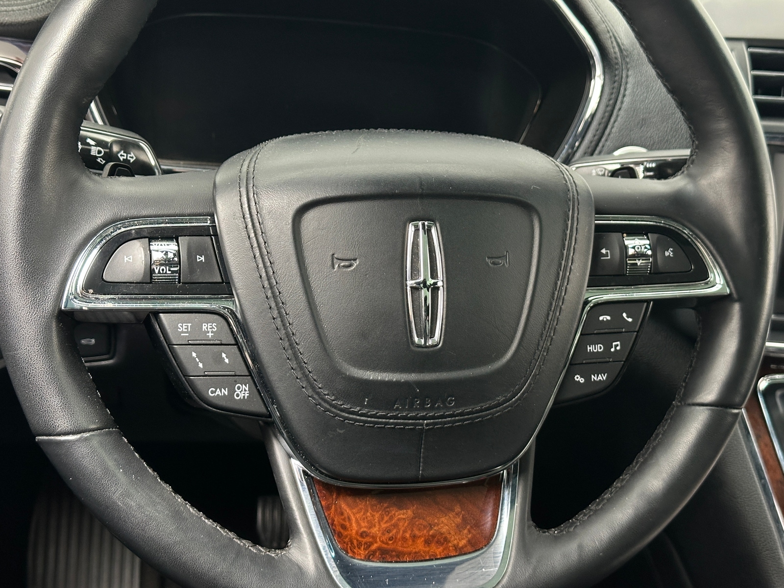 Thumbnail: 2017 Lincoln Continental - 4
