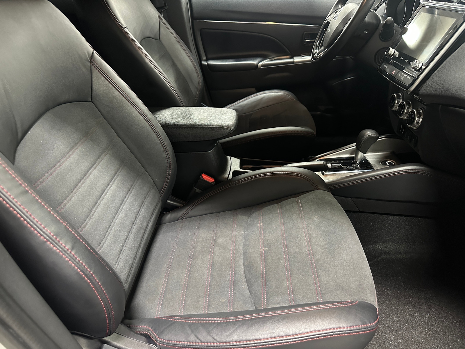 Thumbnail: 2023 Mitsubishi Outlander Sport - 2