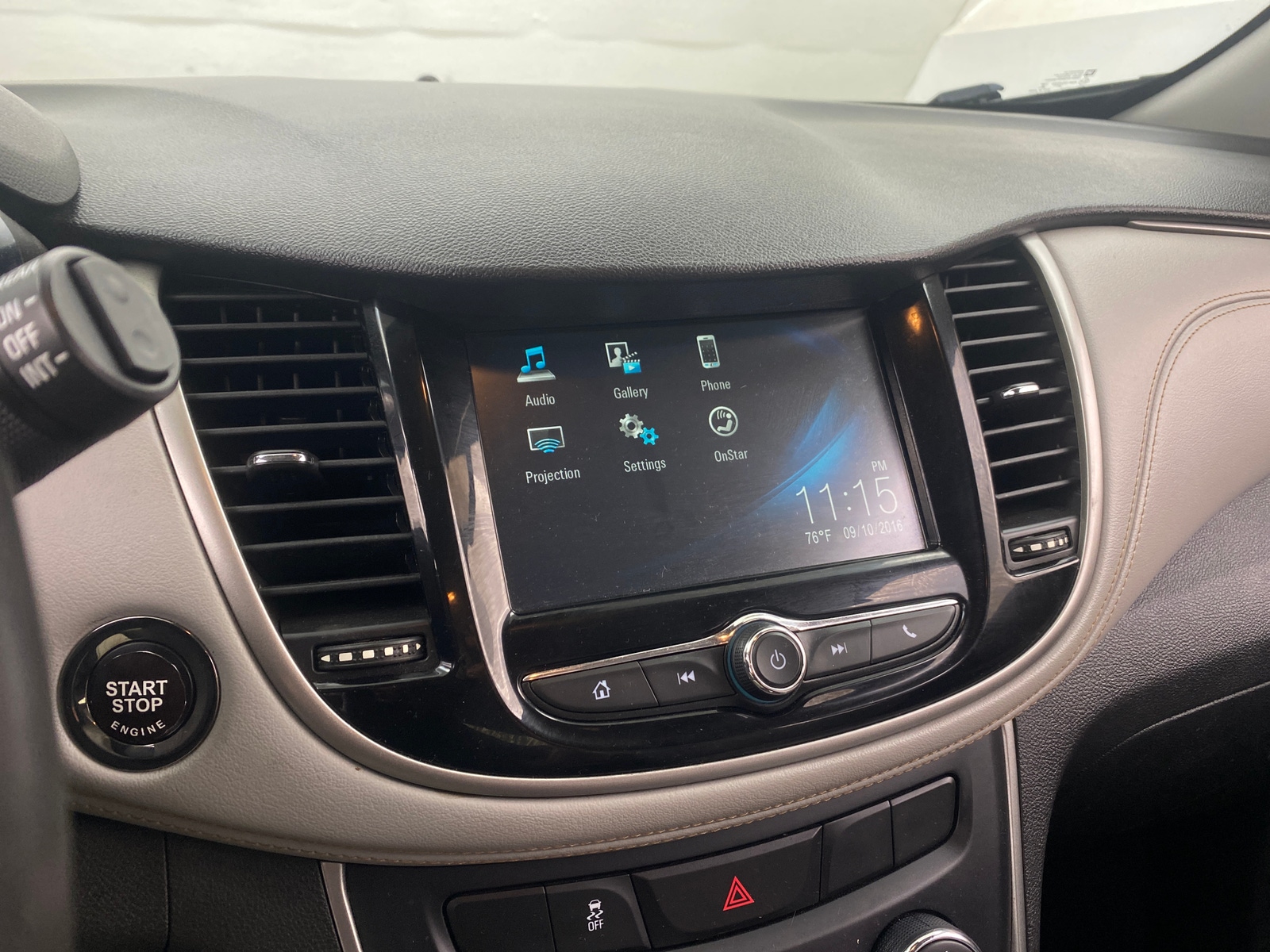 Thumbnail: 2017 Chevrolet Trax - 4