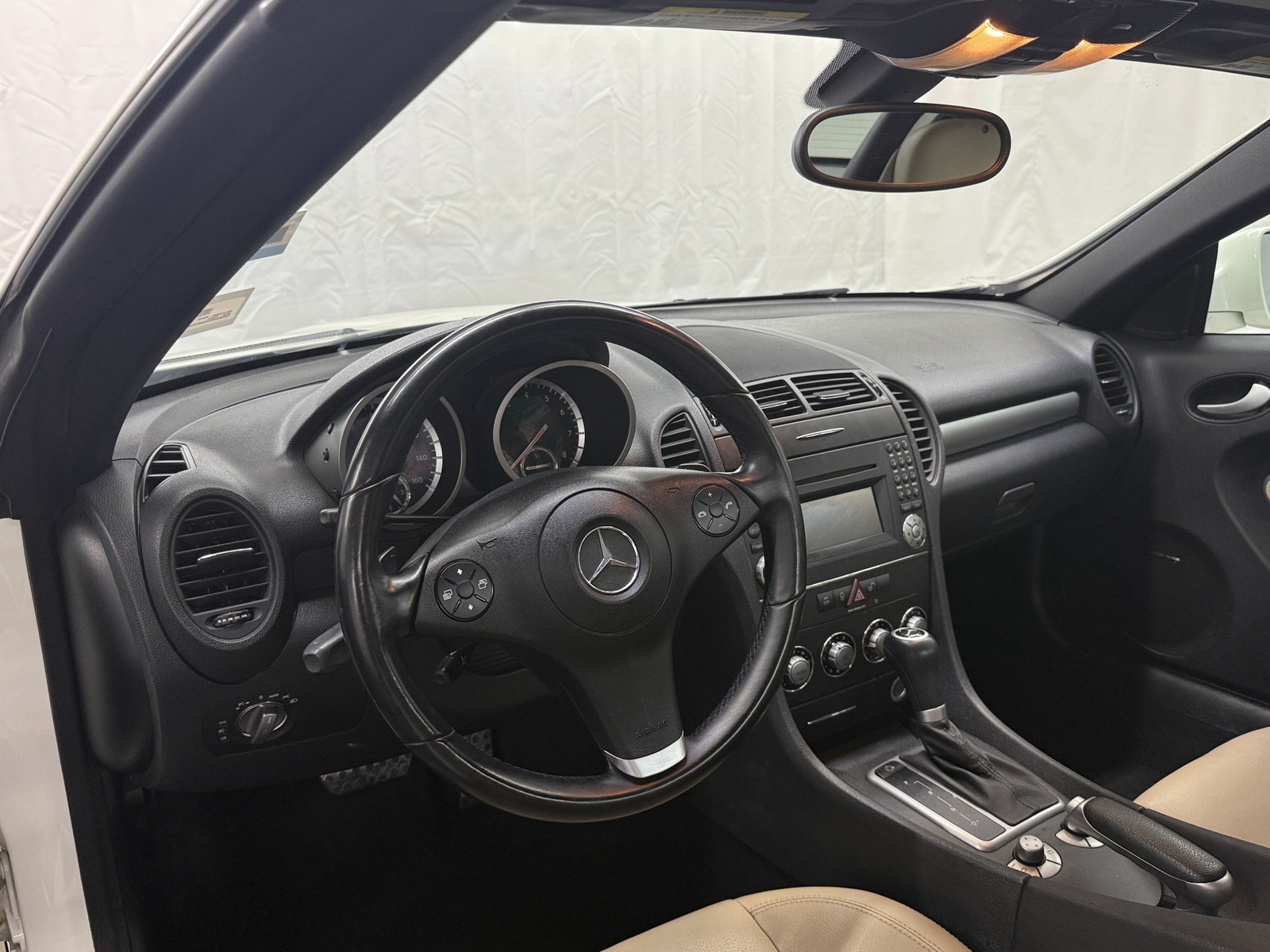 Thumbnail: 2010 Mercedes-Benz SLK - 2