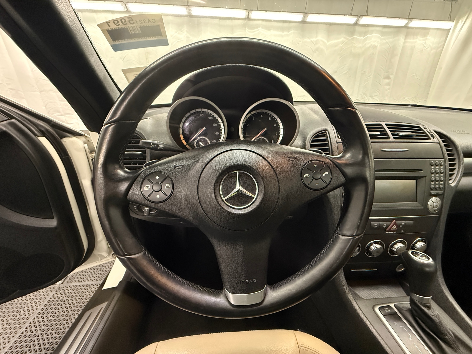 Thumbnail: 2010 Mercedes-Benz SLK - 4