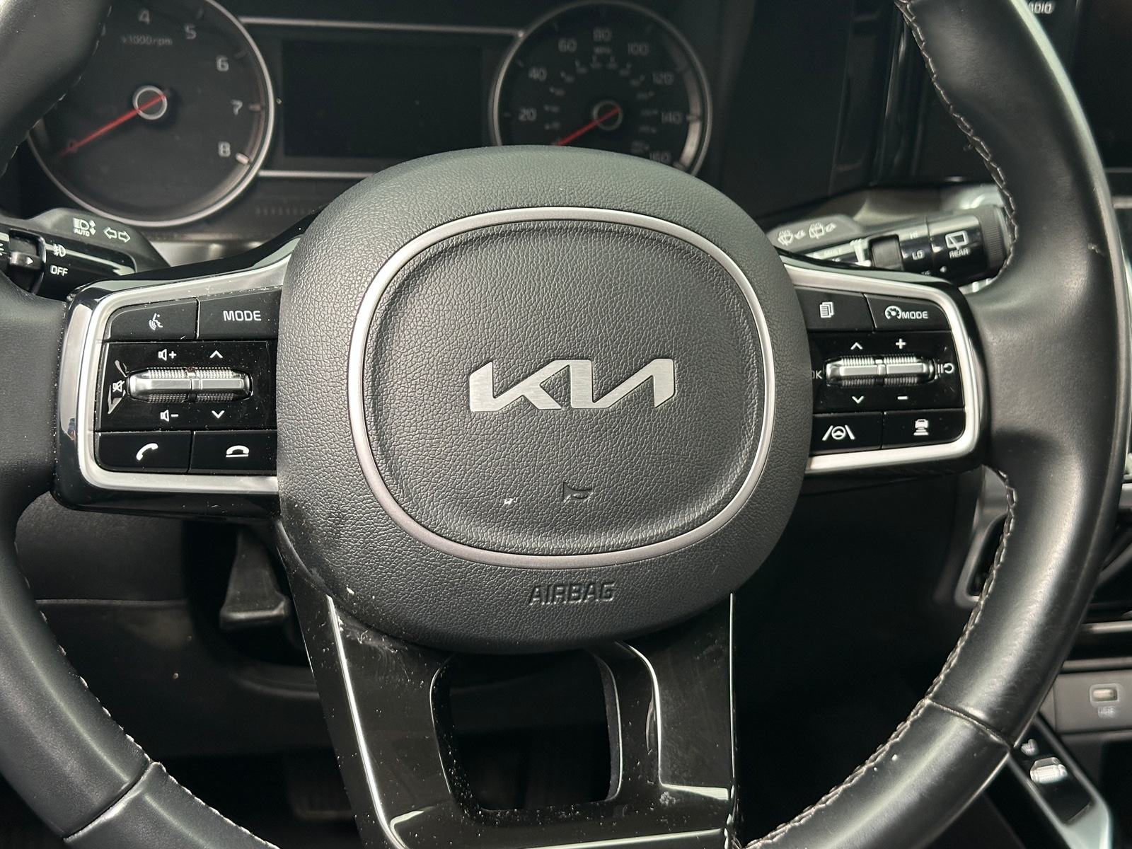 Thumbnail: 2022 Kia Sorento - 4