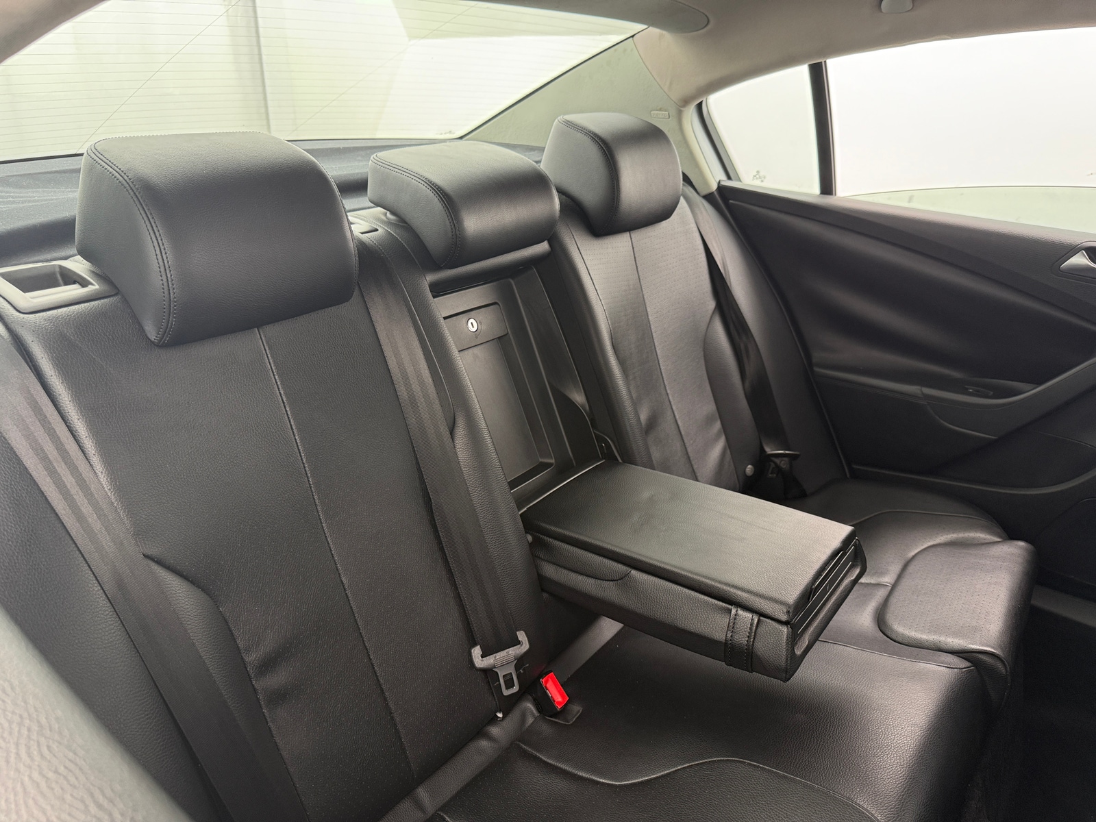 Thumbnail: 2010 Volkswagen Passat - 5