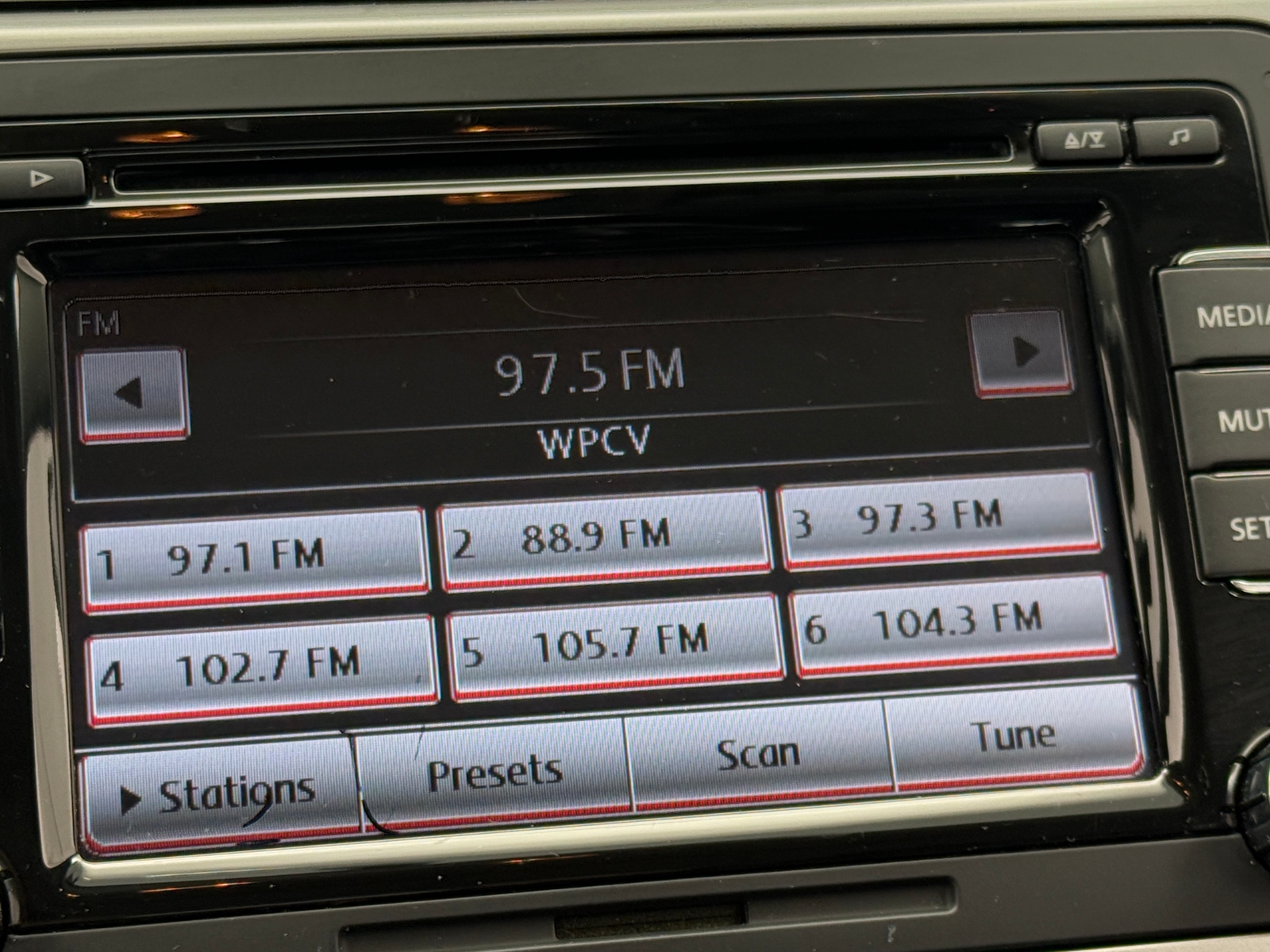 Thumbnail: 2010 Volkswagen Passat - 3