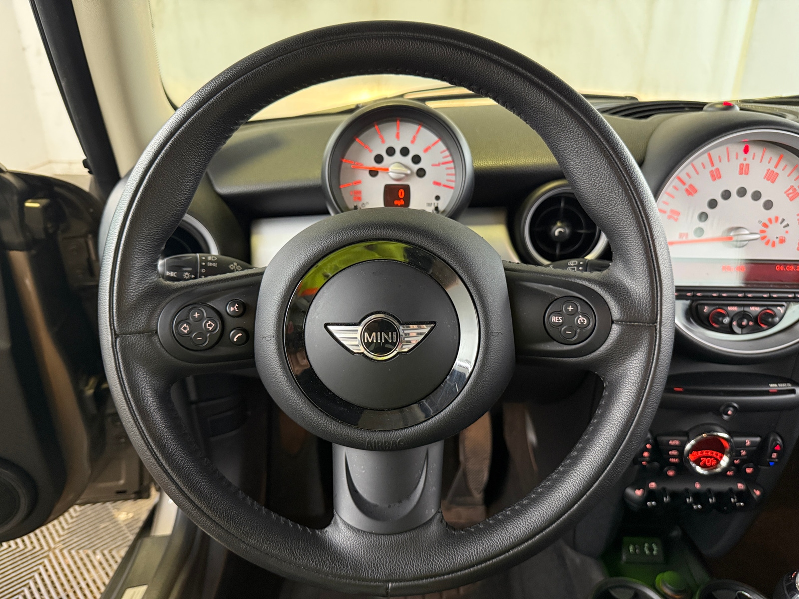 Thumbnail: 2013 MINI Cooper Hardtop - 4