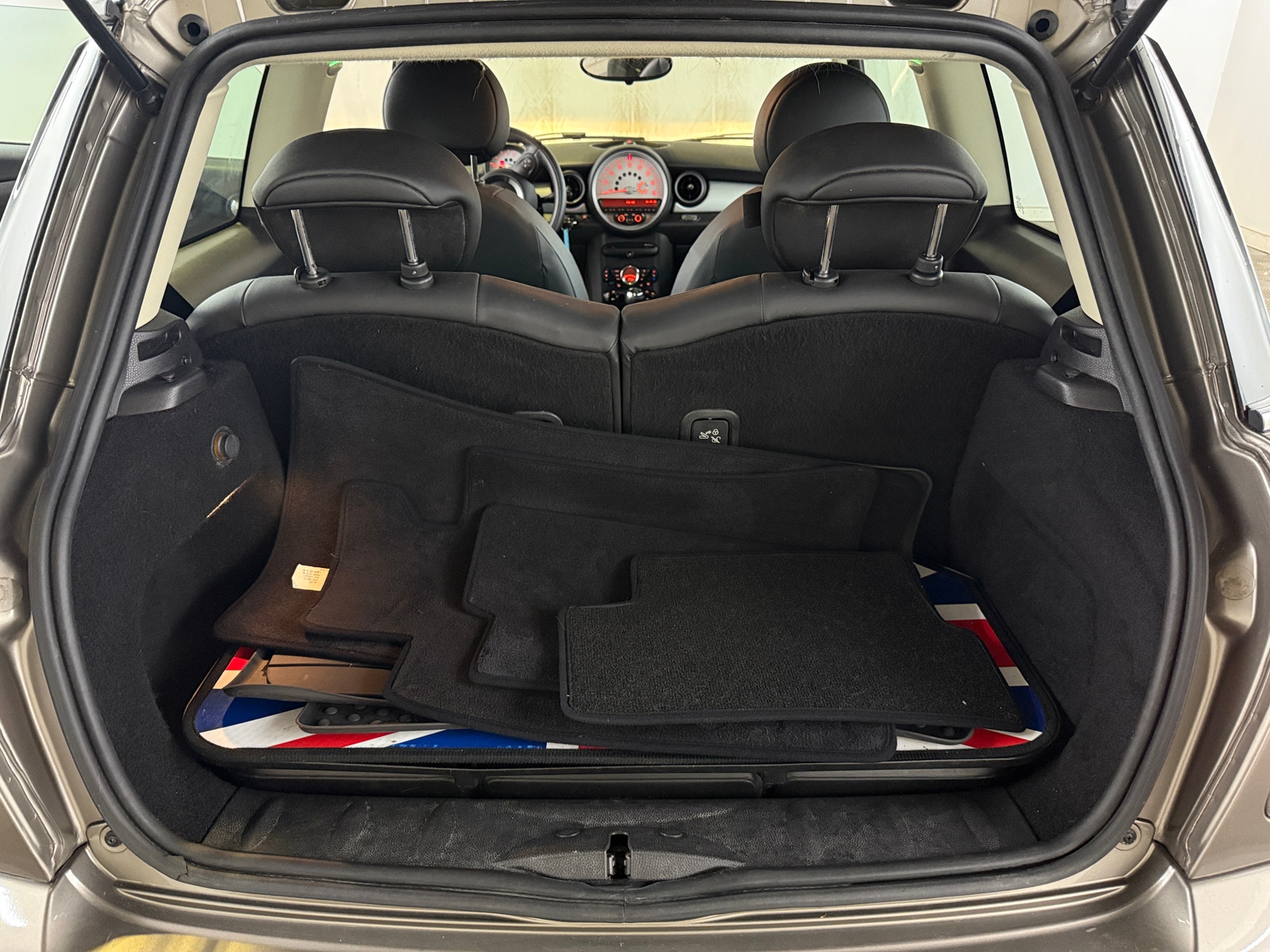 Thumbnail: 2013 MINI Cooper Hardtop - 6