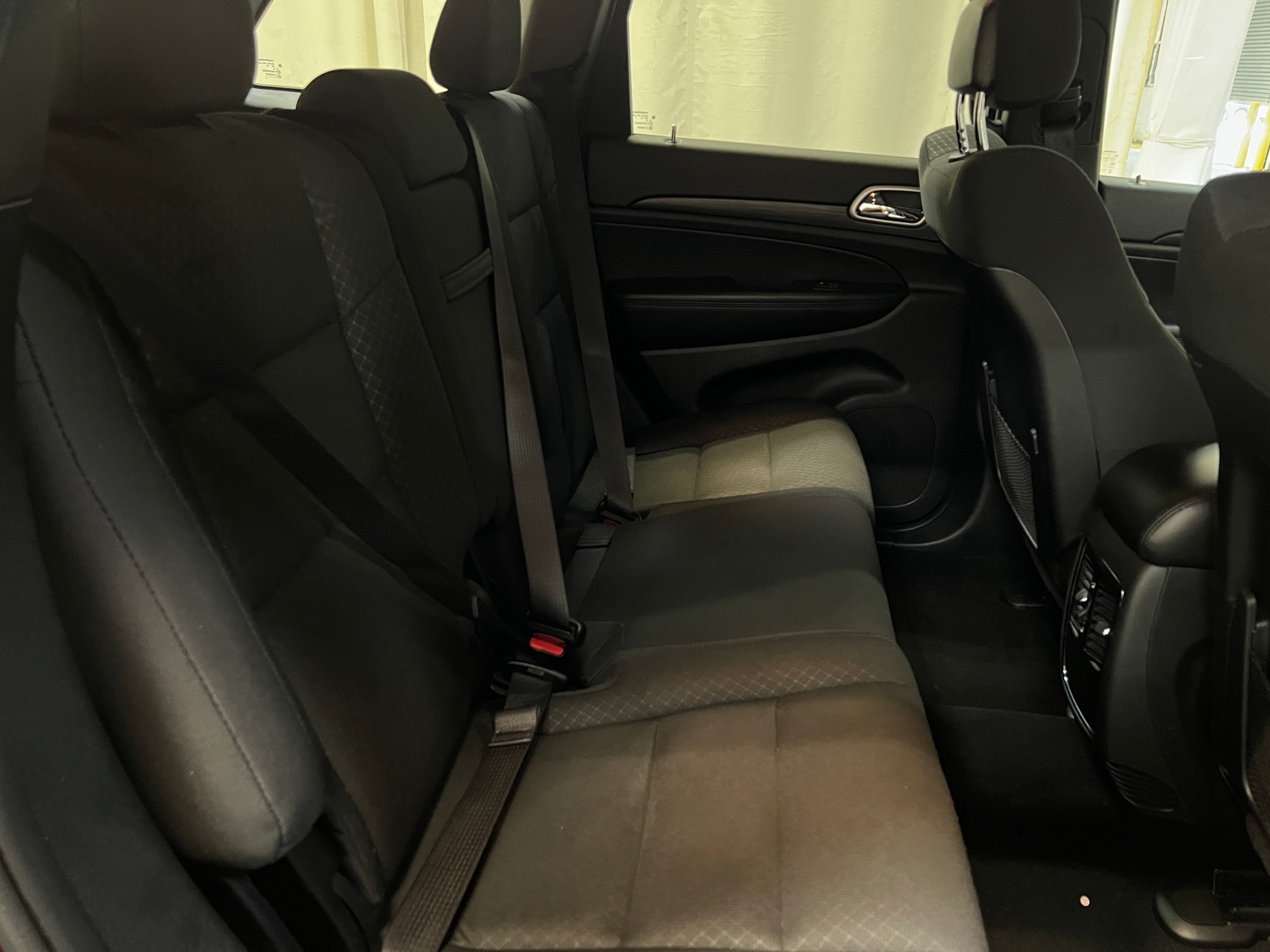 Thumbnail: 2019 Jeep Grand Cherokee - 6