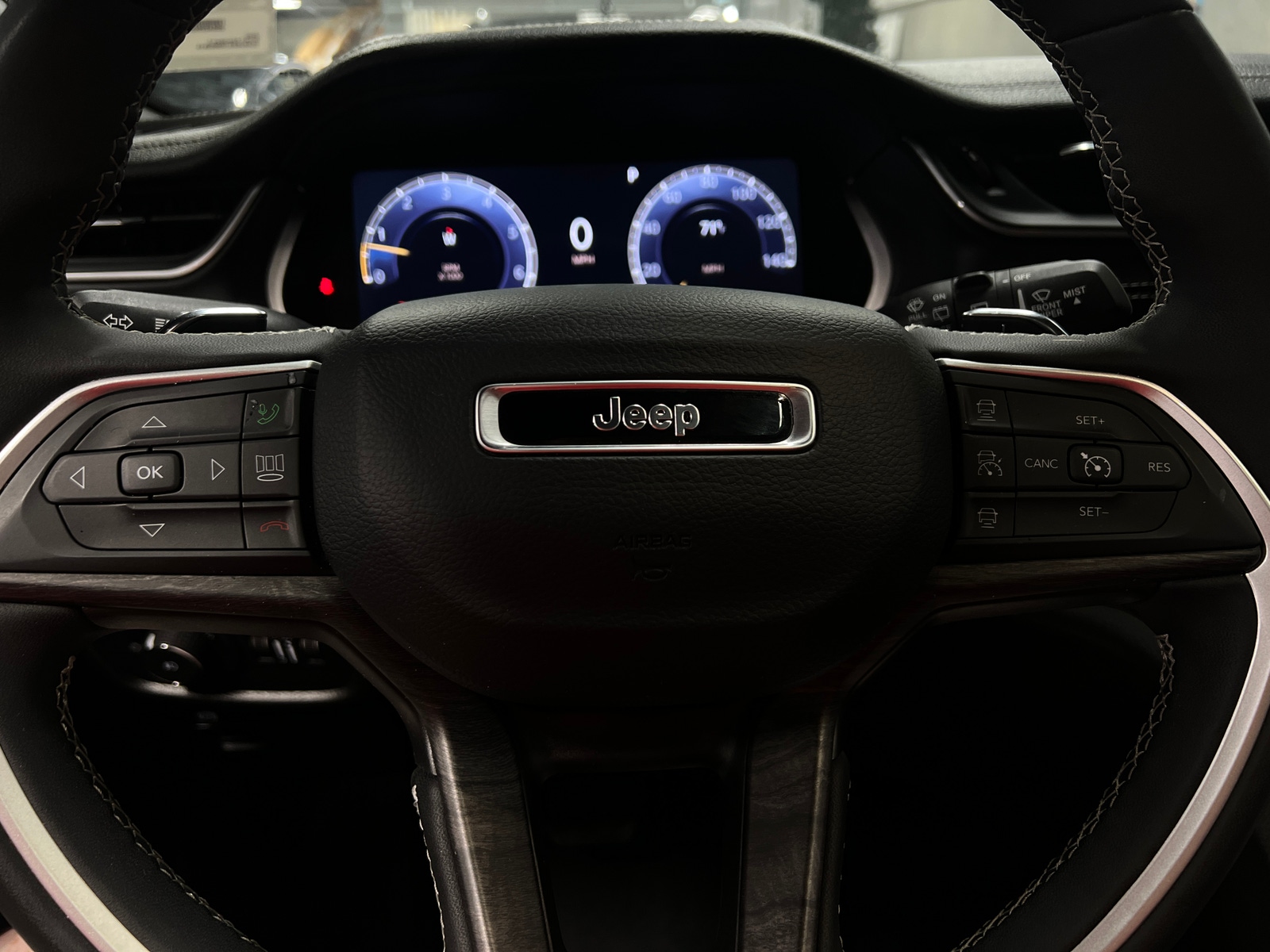 Thumbnail: 2024 Jeep Grand Cherokee L - 4