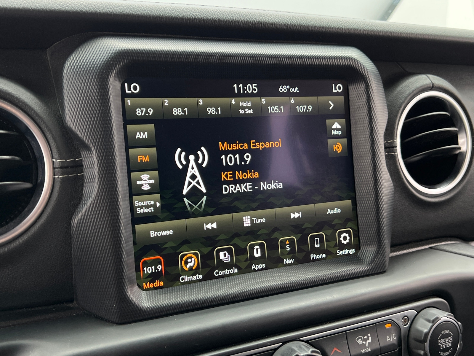 Thumbnail: 2021 Jeep Wrangler - 3