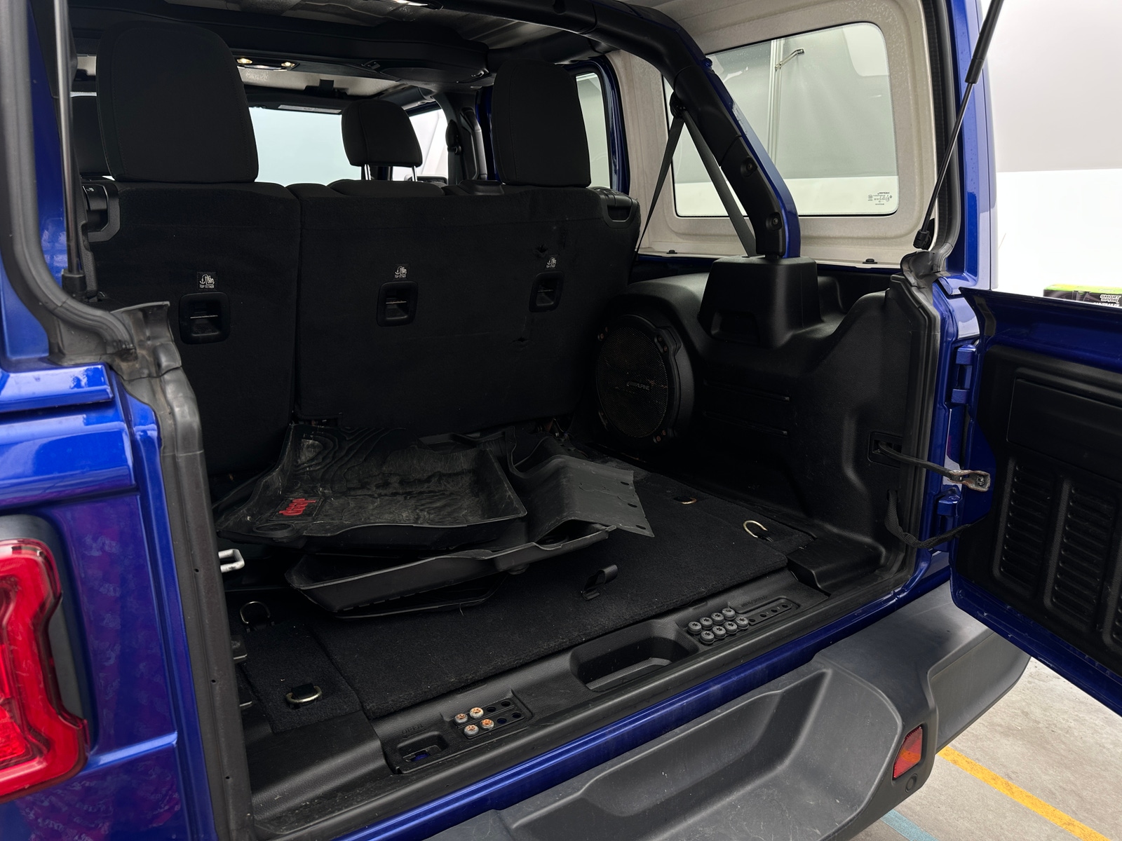 Thumbnail: 2019 Jeep Wrangler - 7