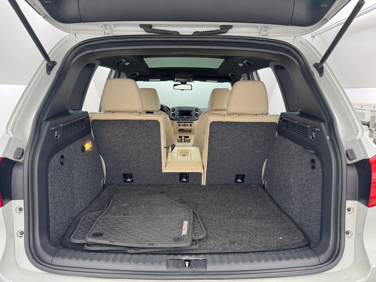 Thumbnail: 2014 Volkswagen Tiguan - 7