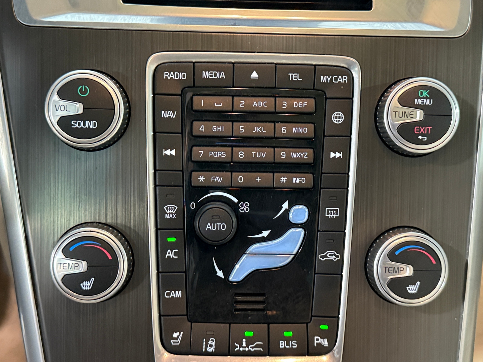 Thumbnail: 2016 Volvo XC60 - 4