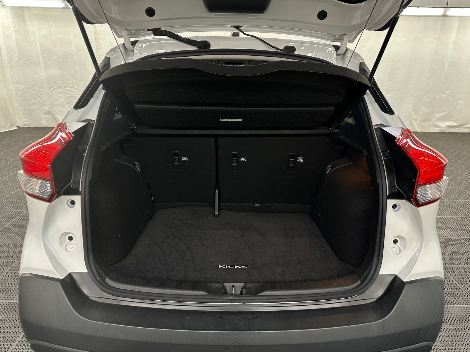 Thumbnail: 2019 Nissan Kicks - 7