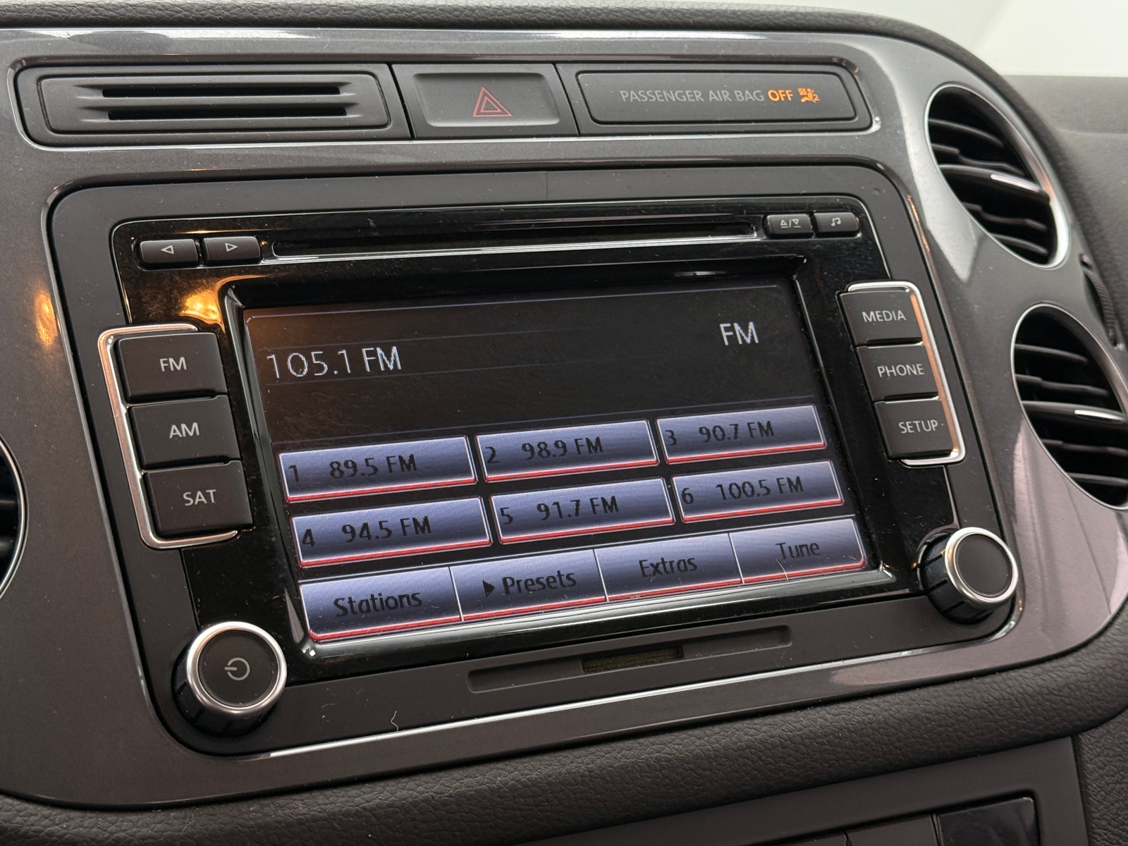 Thumbnail: 2015 Volkswagen Tiguan - 4