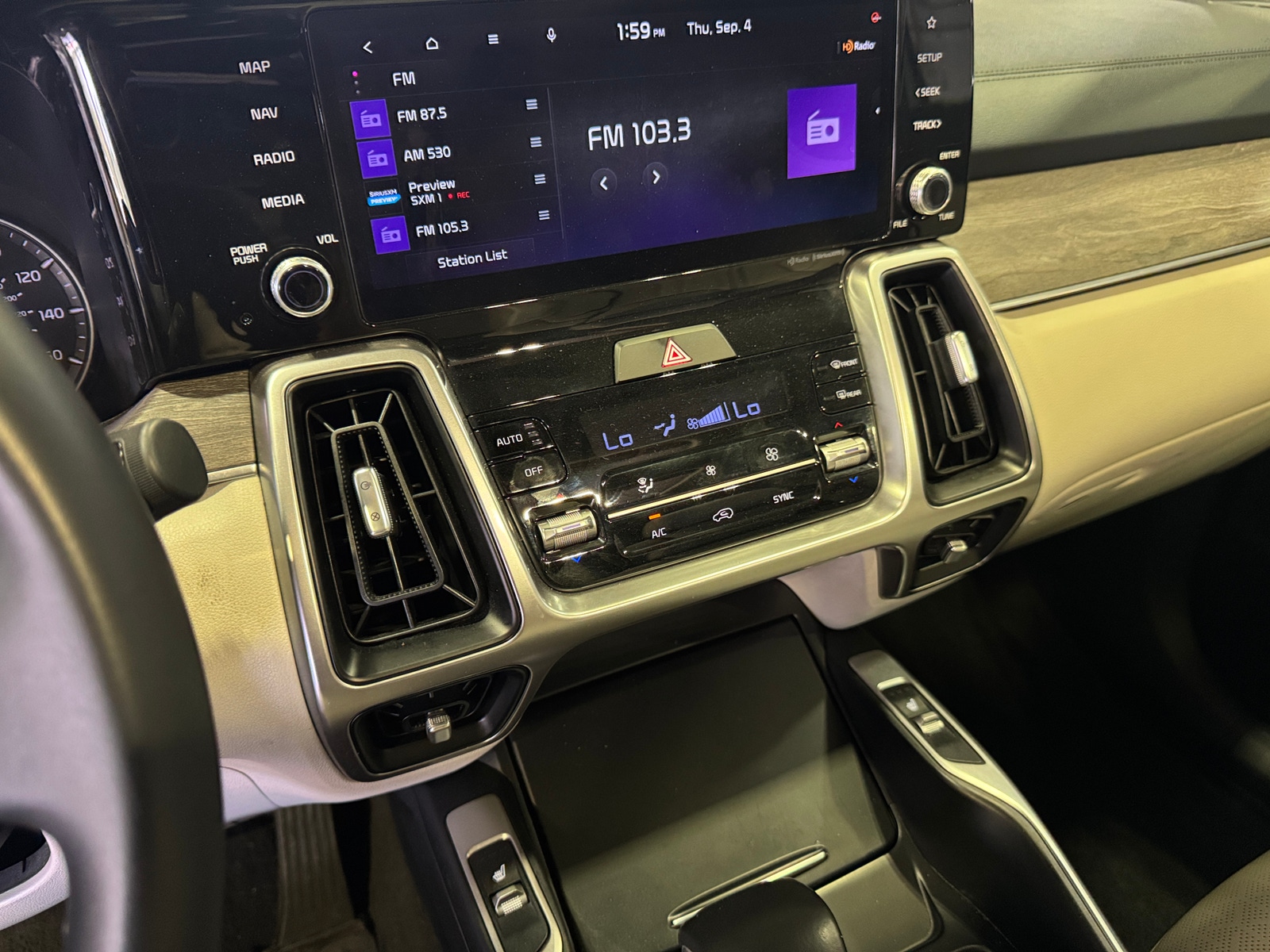Thumbnail: 2022 Kia Sorento - 3