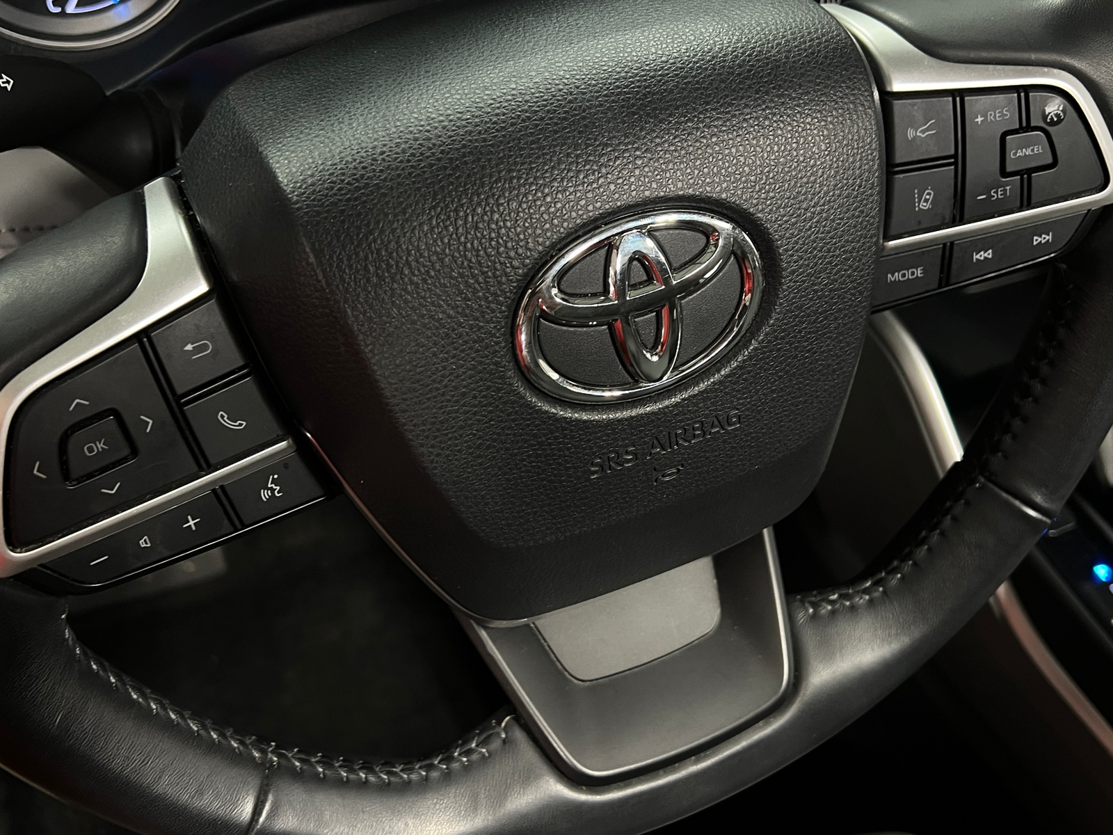 Thumbnail: 2022 Toyota Highlander - 4