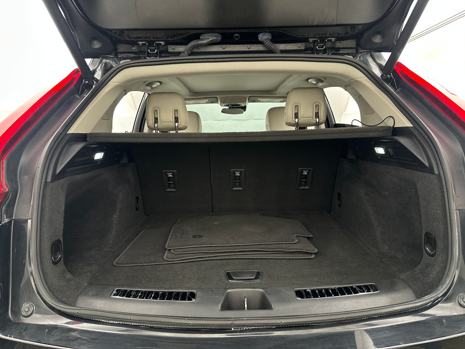 Thumbnail: 2020 Cadillac XT4 - 6